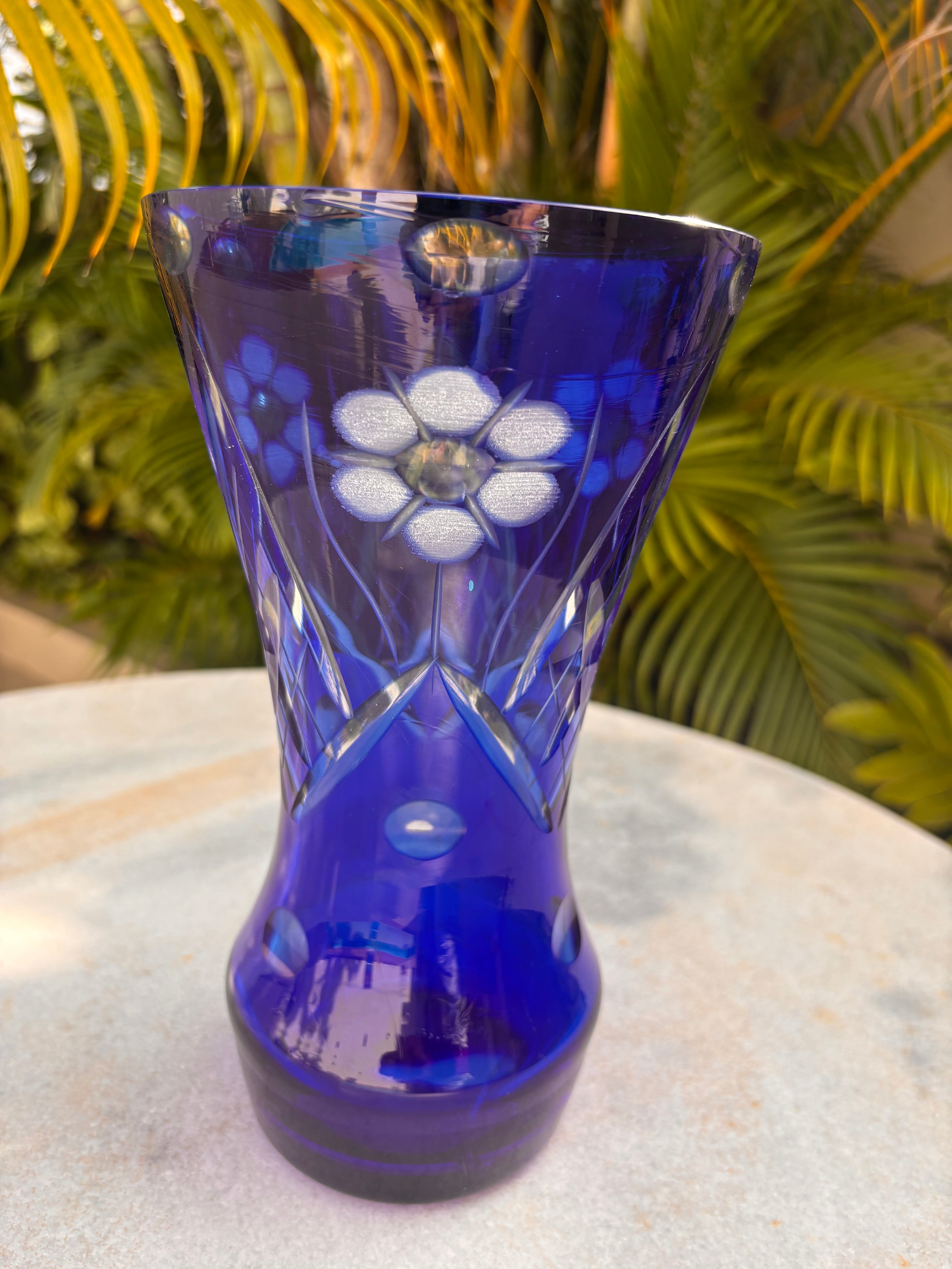 Maravilhoso Vaso Cristal Doublé Tcheco Azul Lapidado À Mão Década 1960