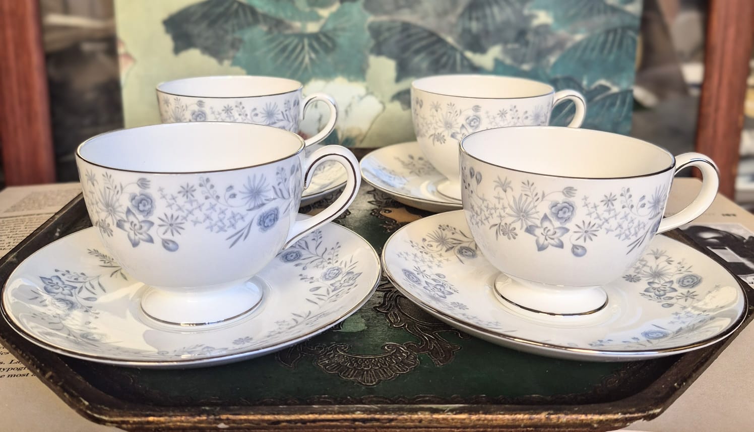 Conjunto de 10 maravilhosas xícaras de chá em porcelana Fine Bone China vintage (meados dos anos 70) Wedgwood no delicado e chiquíssimo padrão Belle Fleur