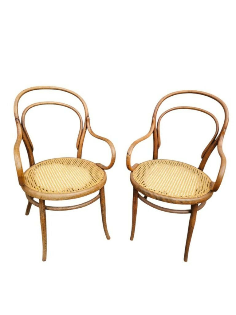 Par de Poltronas / Cadeiras com Braço Thonet com palhinha