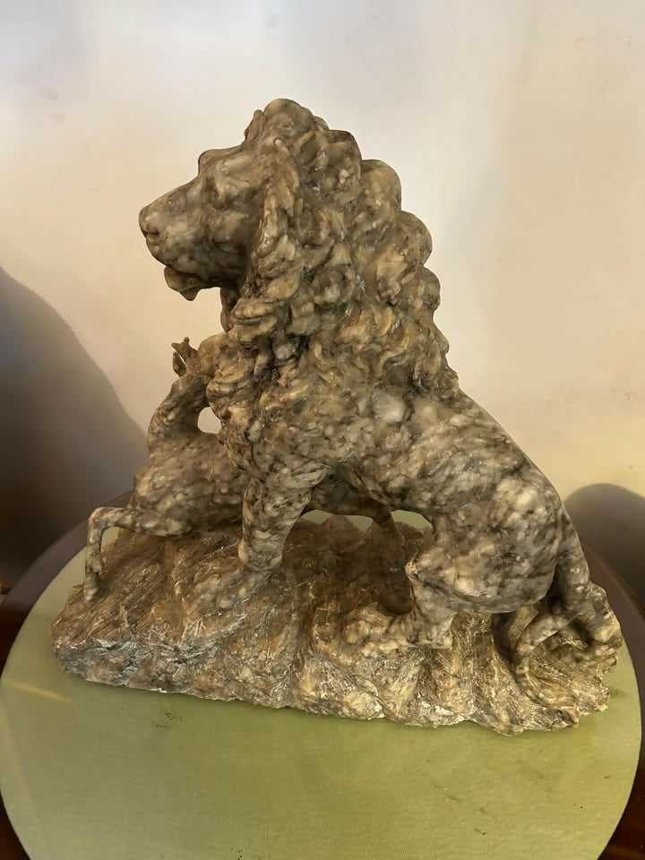 ESCULTURA LEÃO EM MÁRMORE EUROPEU