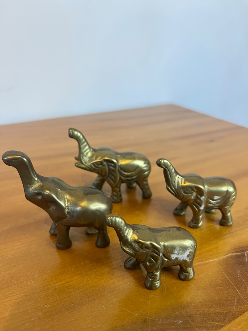 Conjunto de Miniaturas de Elefantes em Latão