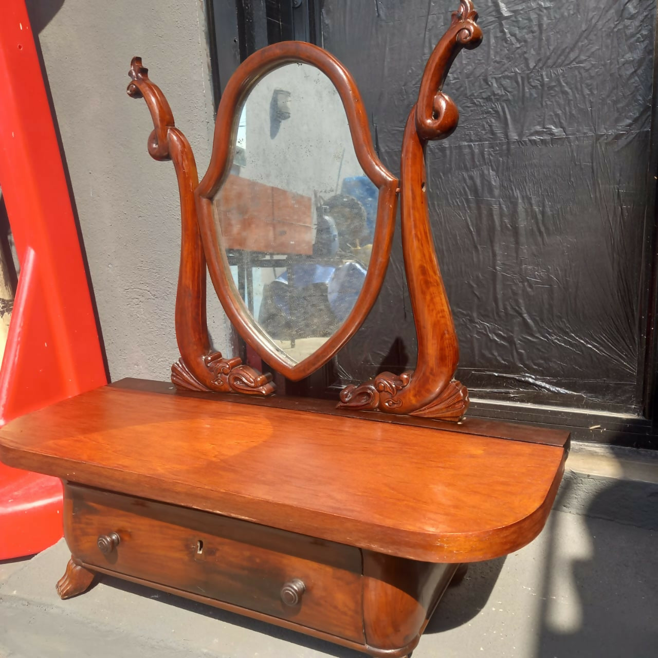 Mini penteadeira / Aparador com espelho