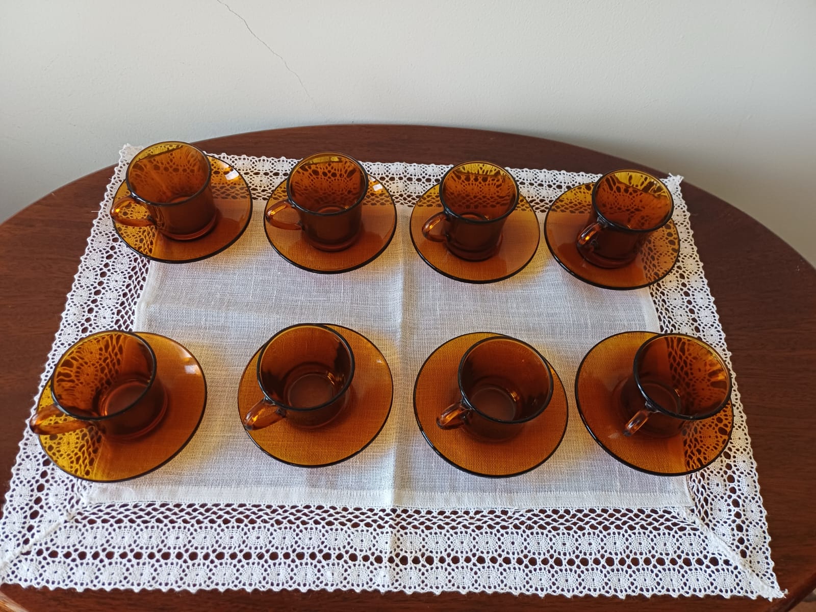 Xícaras de Café com Pires - Duralex âmbar.