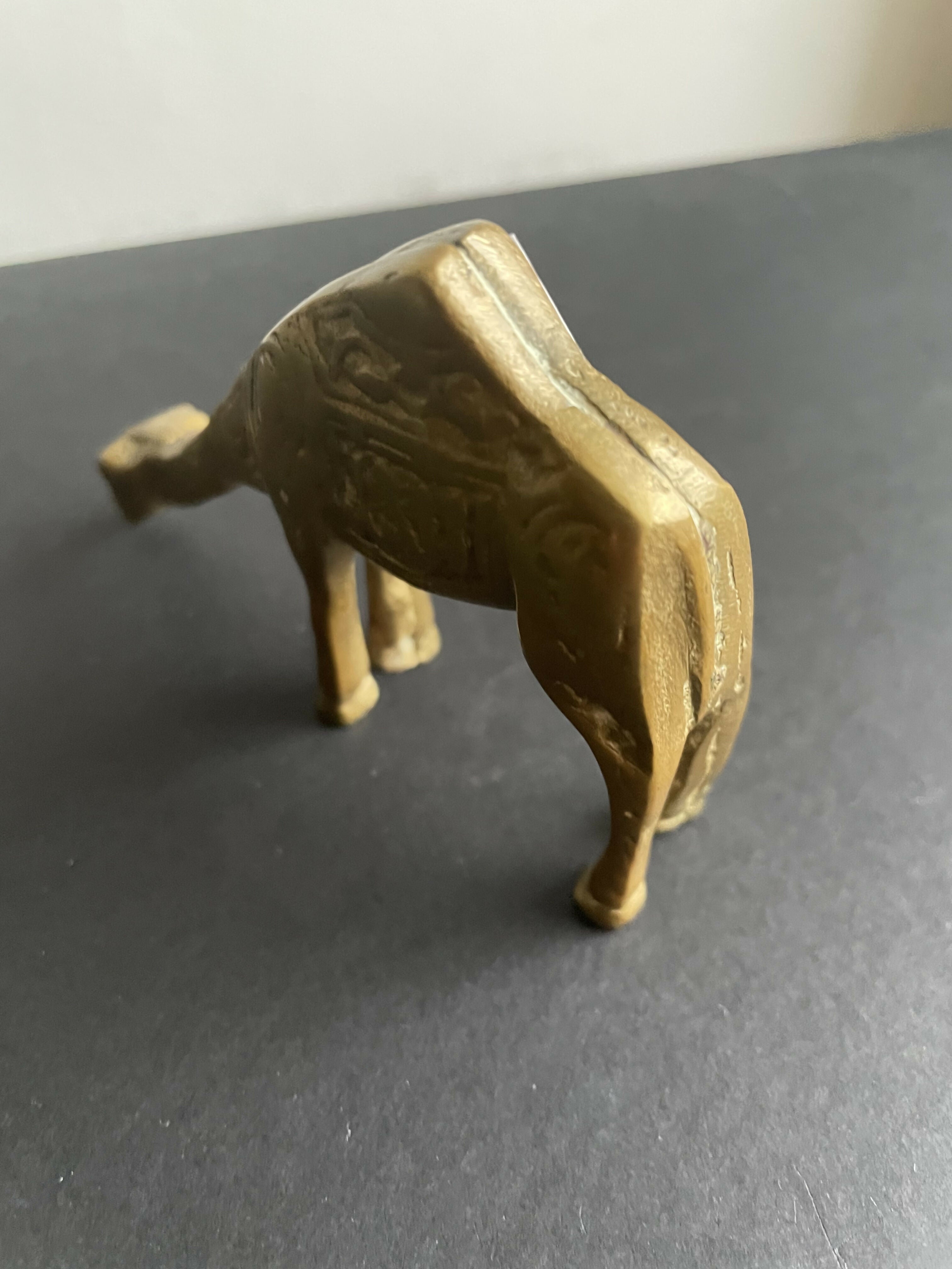 Estatueta Camelo em metal dourado indiano