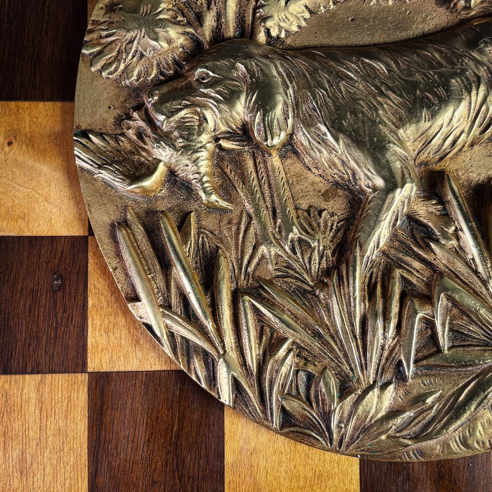 Medalhão colecionável em bronze com cães de caça, anos 1950/1970