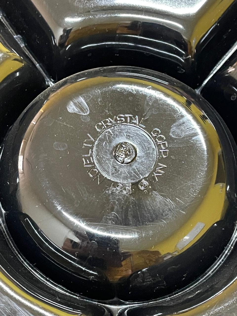 Petisqueira preta da marca Novely Crystal - NY de 1981.