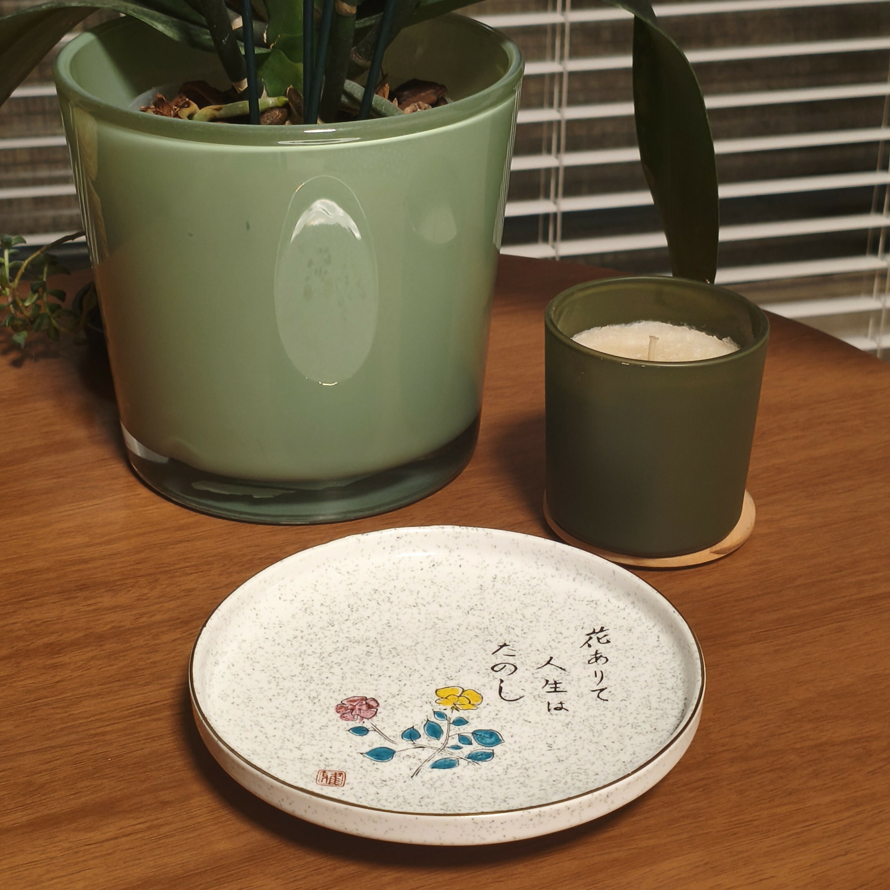 Jogo com 5 pratos japoneses em porcelana decorada