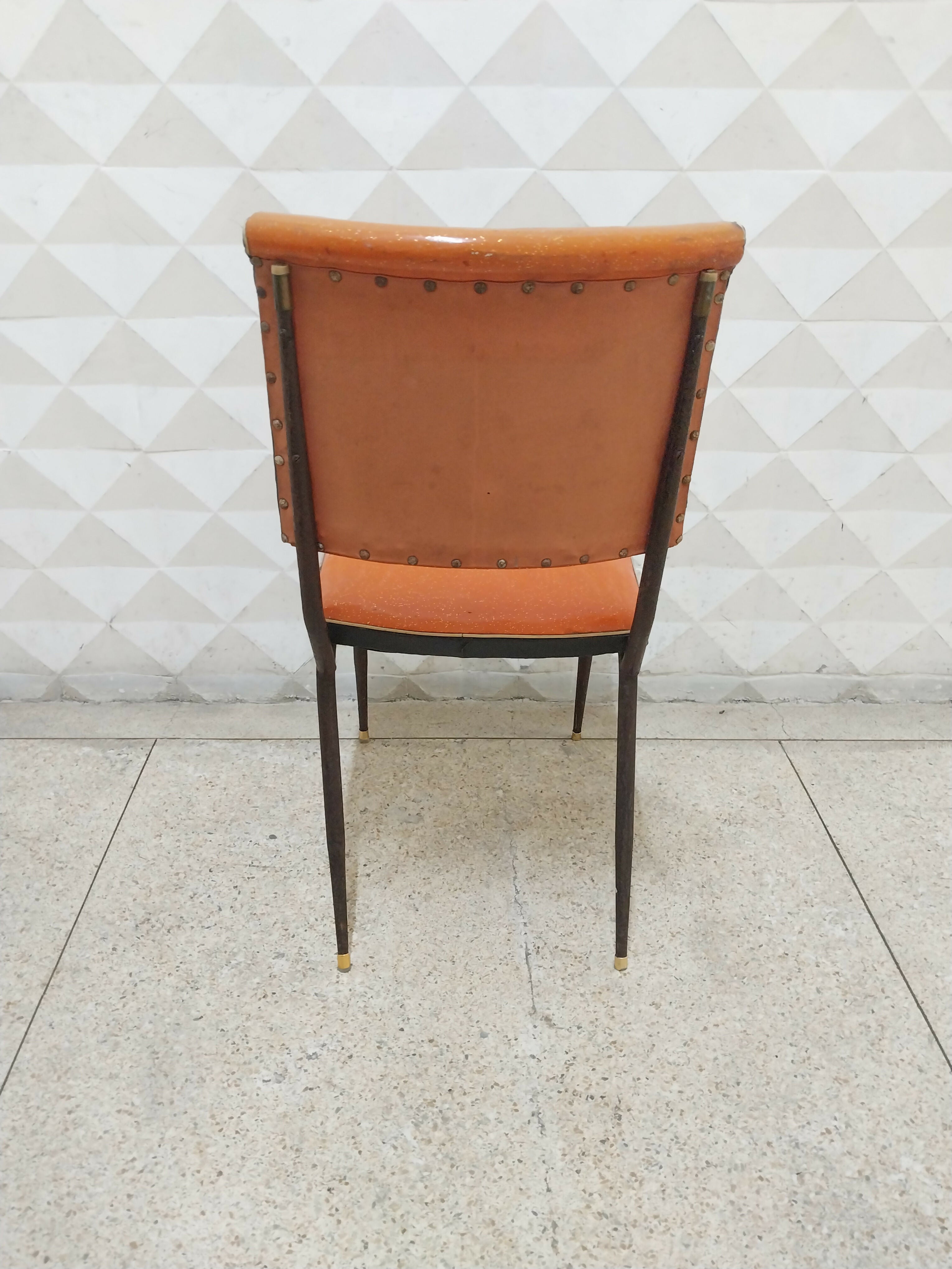 Cadeira Anos 60 Laranja em Vinil