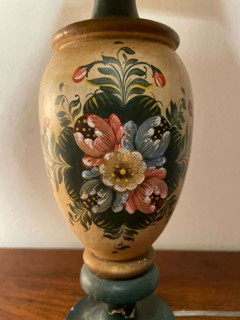 Grande Abajur em Madeira Policromada - 68cm