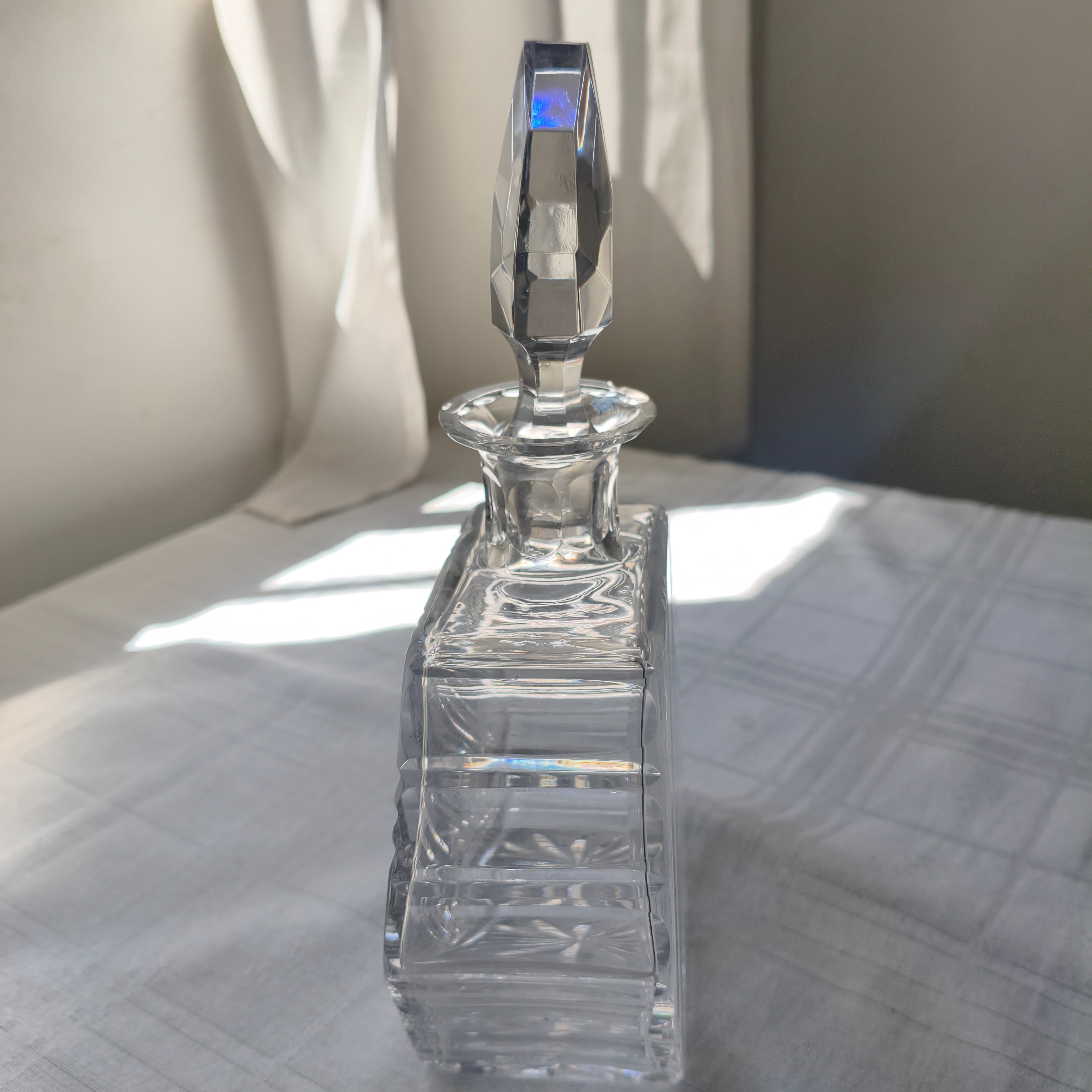 Decanter em cristal lapidado e tampa facetada - Licoreira