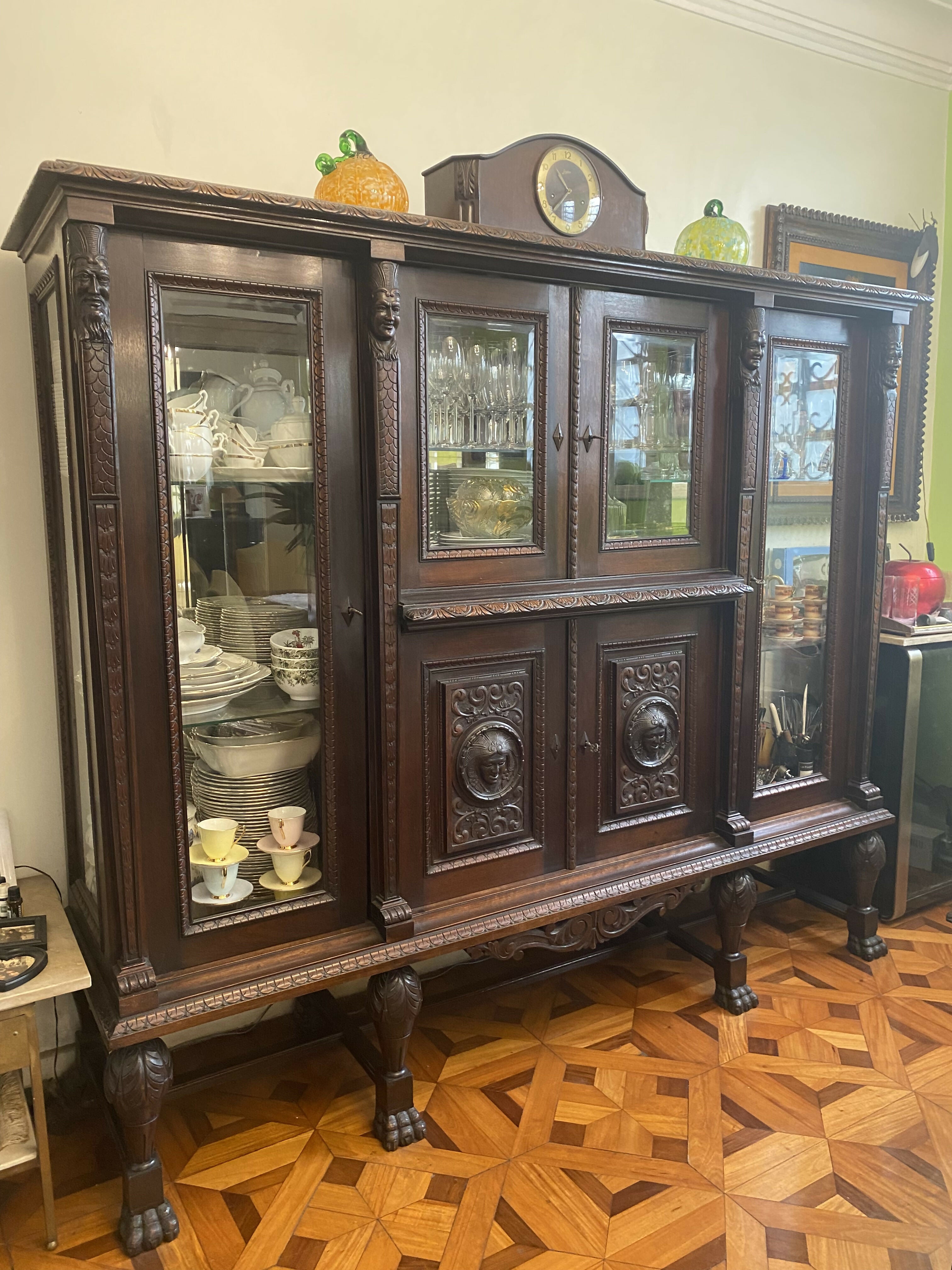 SALA DE PALÁCIO! Completa (sofá, mesa de centro, mesa de jantar, cadeiras, cristaleira, buffet e colunas)