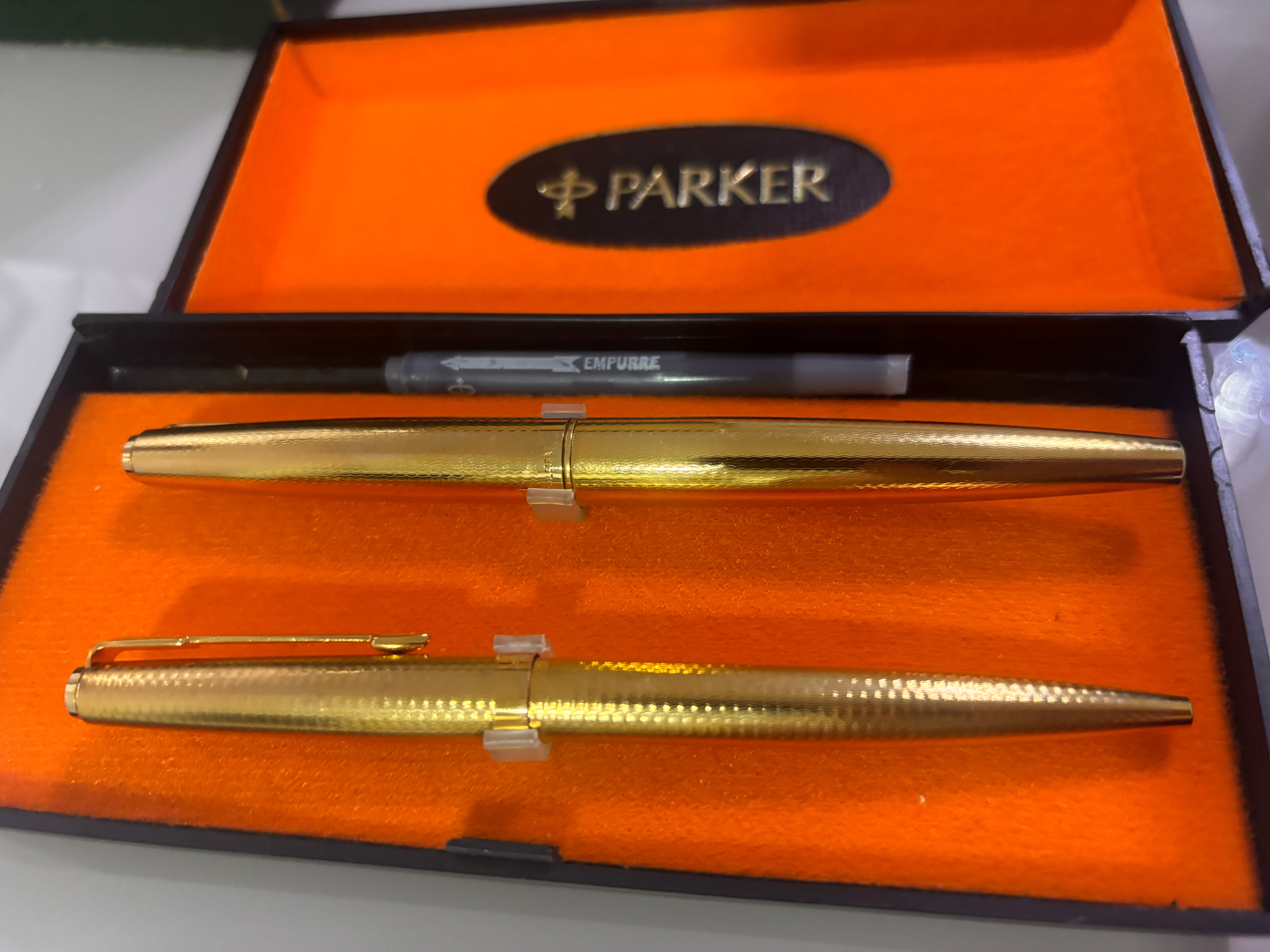 Conjunto Vintage Parker 75 Insignia Ouro - Tinteiro E Esferográfica Com Estojo
