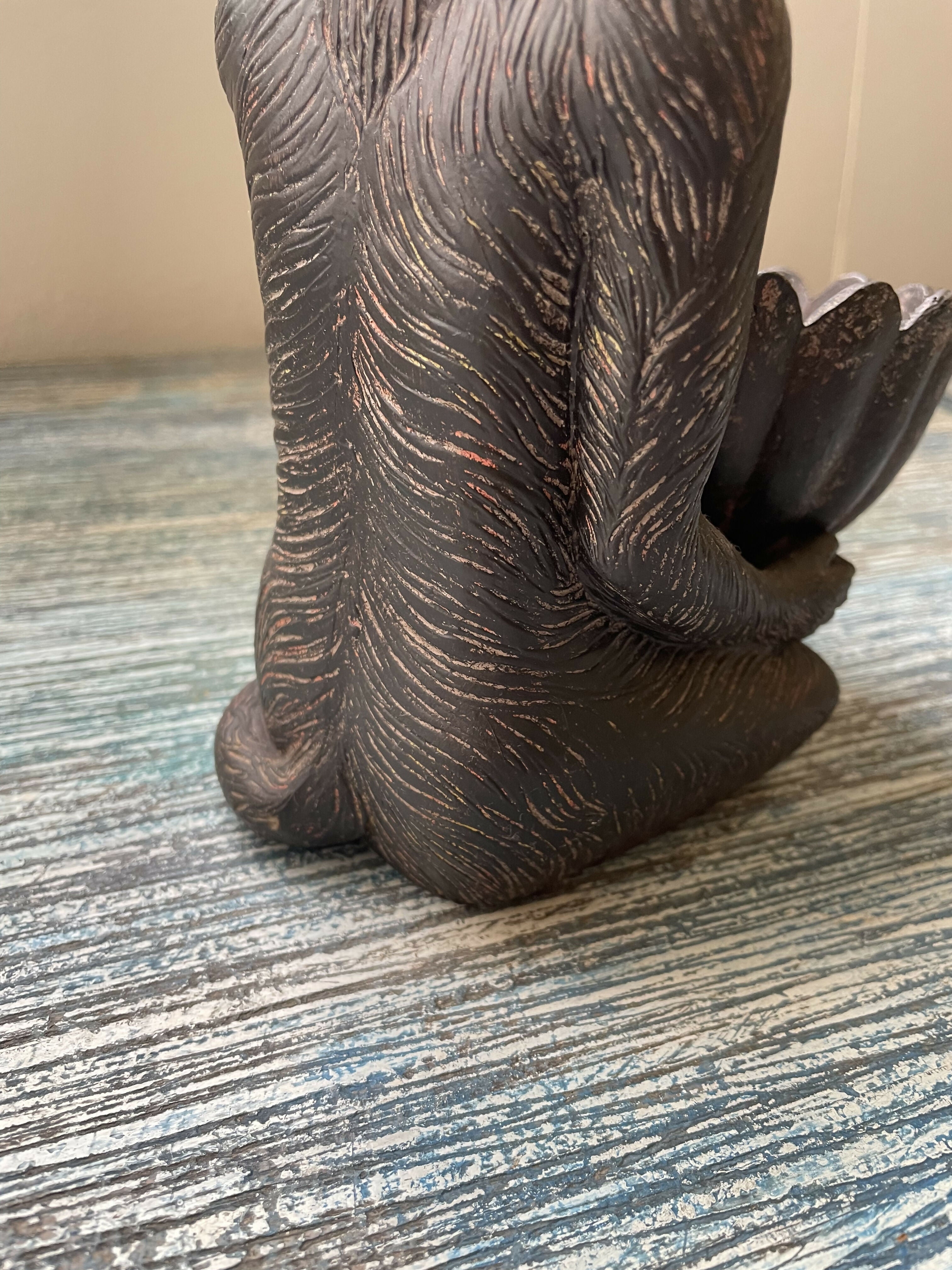 Estatueta de macaco importada - Ribeiro e Pavani