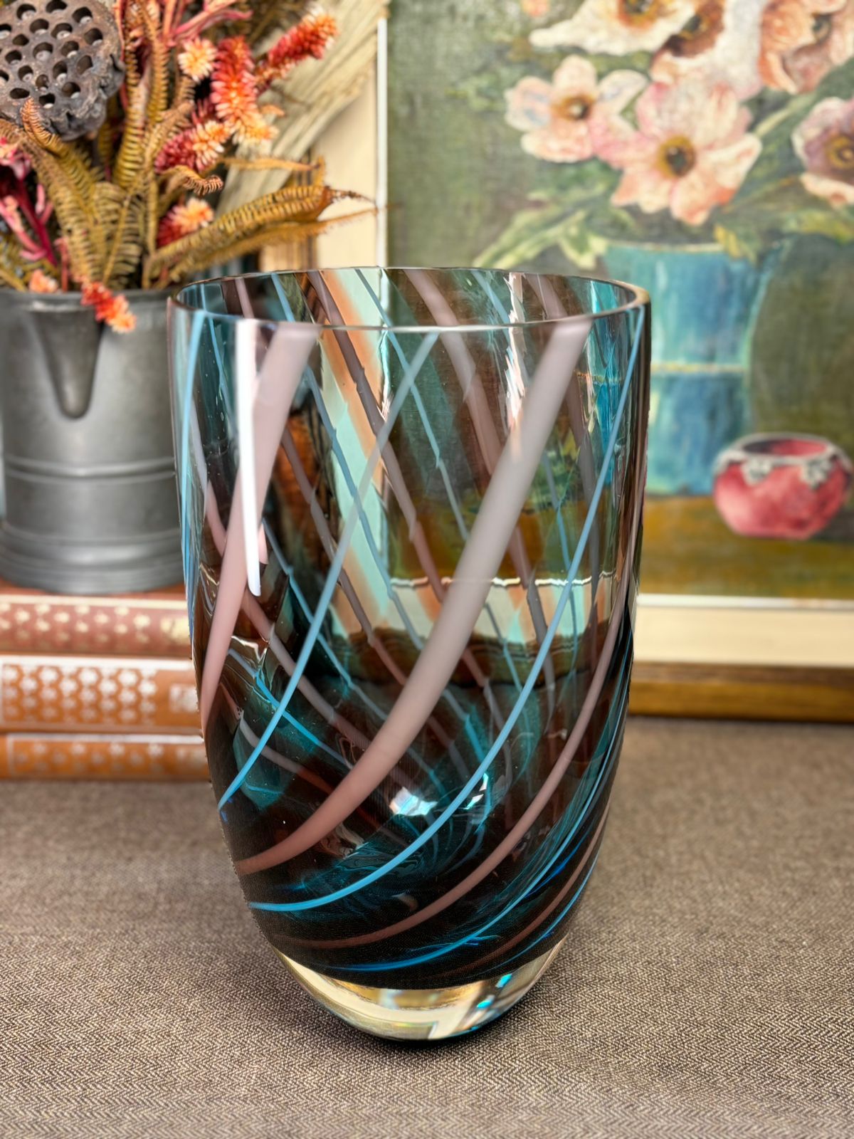 Vaso Murano em vidro artístico azul com linhas coloridas