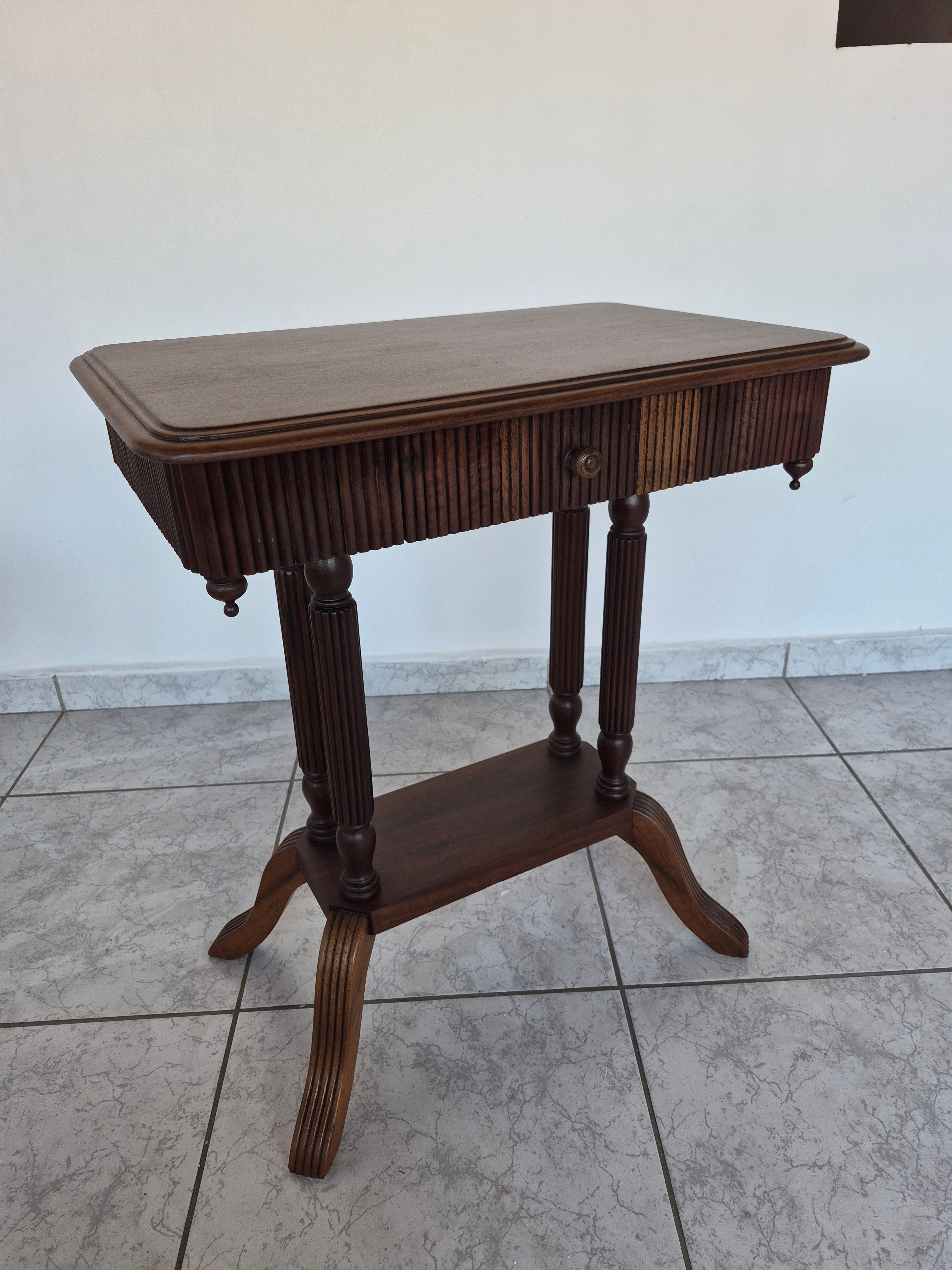 Mesa de apoio retangular ou lateral de jacarandá (restaurada) 
