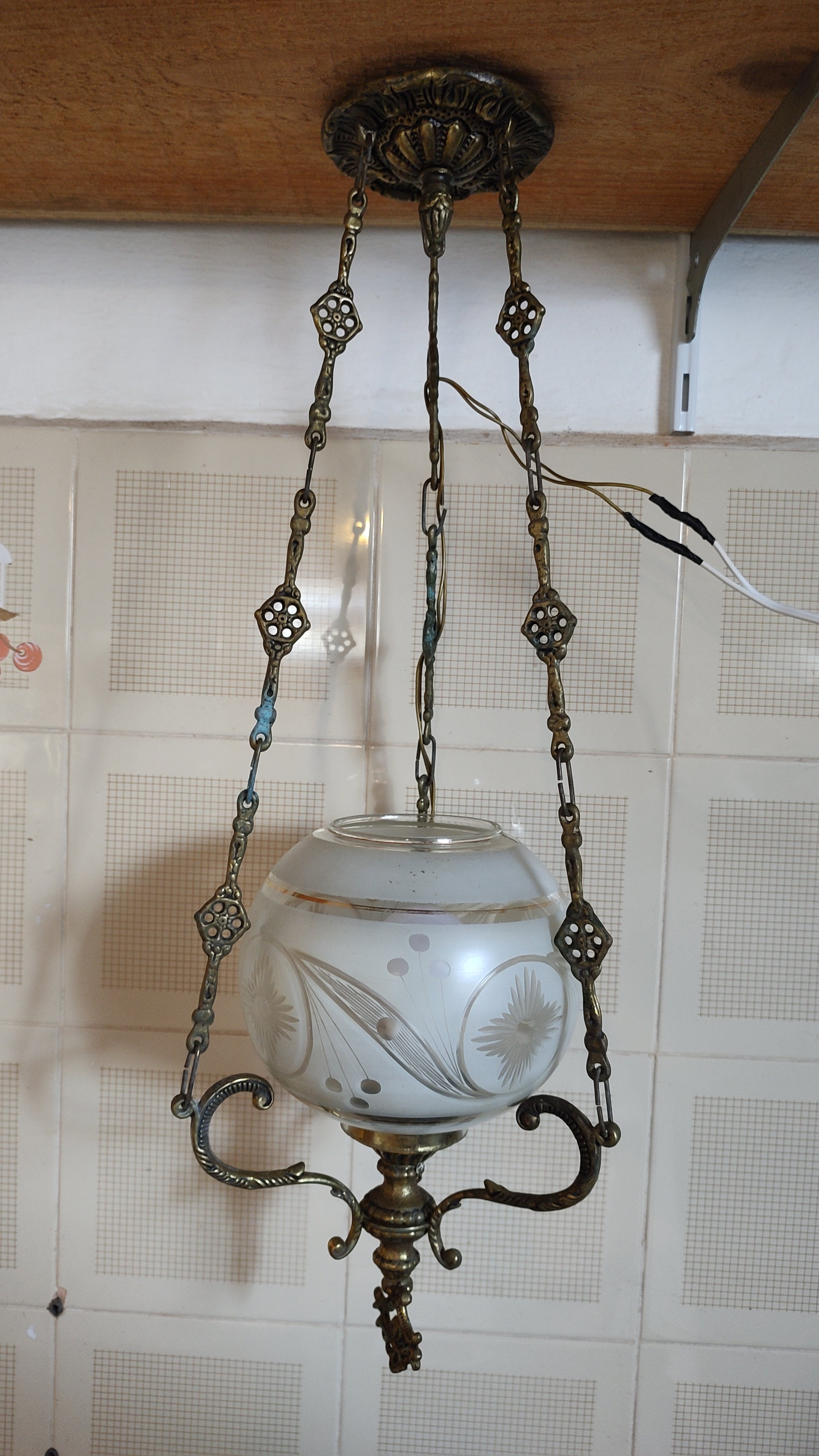 Precioso Lustre / Luminária pendente em metal e vidro lapidado