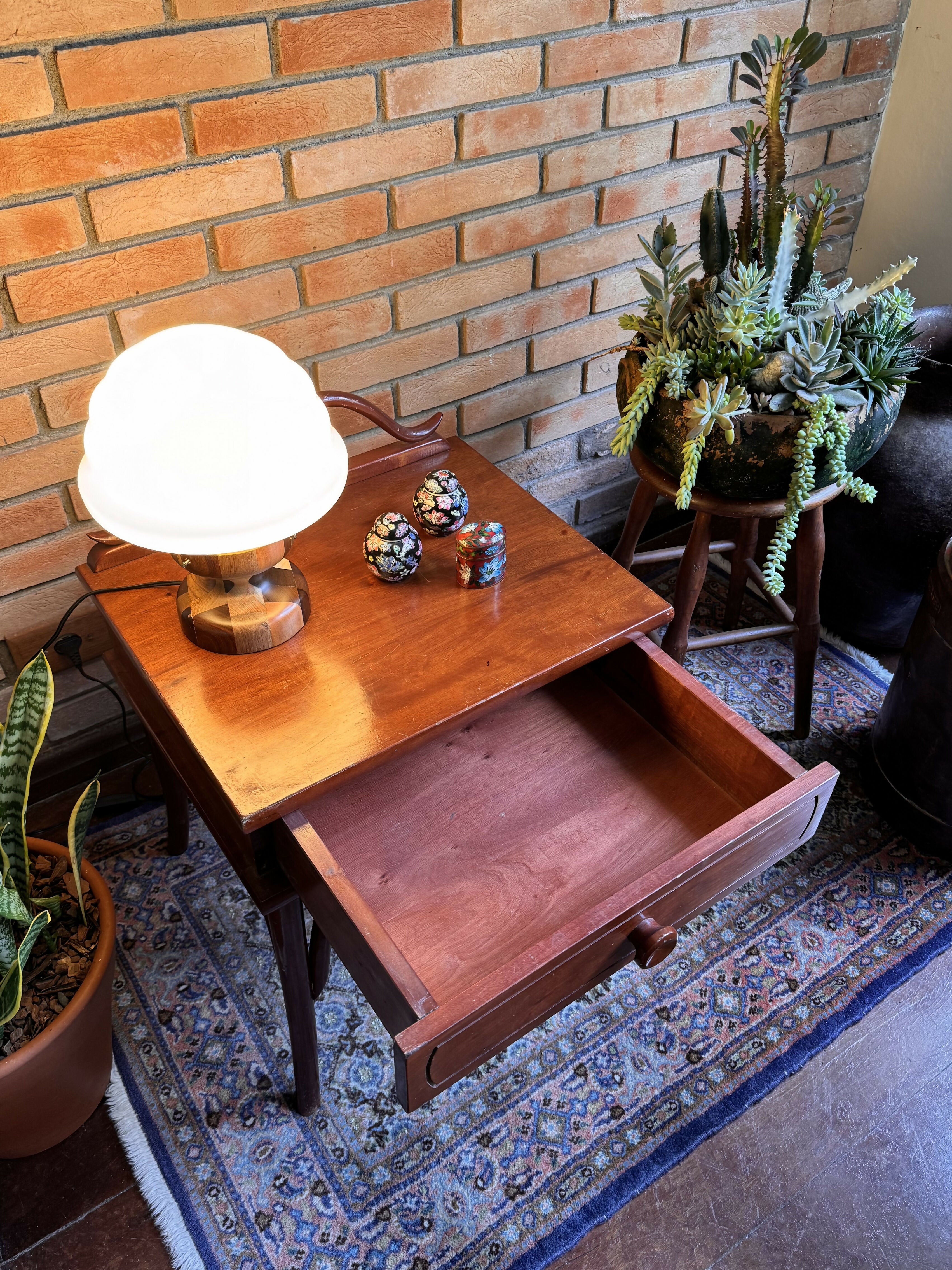 Raríssima mesinha de cabeceira SELADA Thonart Thonet