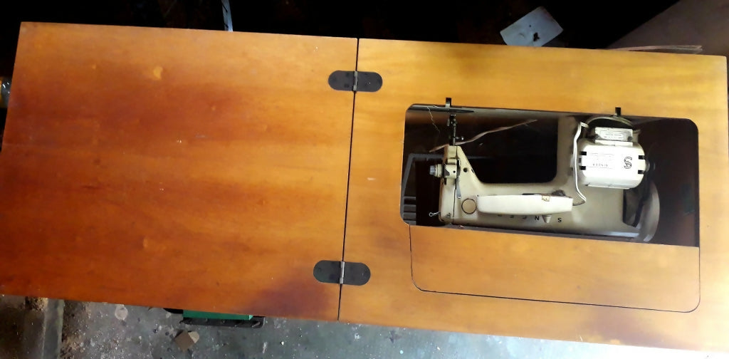 Máquina de Costura Antiga Singer 660C – Clássica, Forte e Funcional