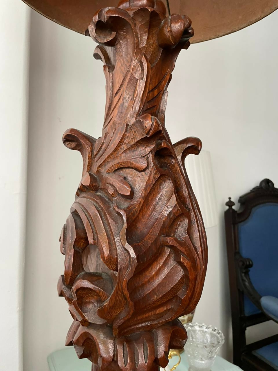 Gigante Abajur Tocheiro de Chão em Jacarandá Entalhado Século XIX