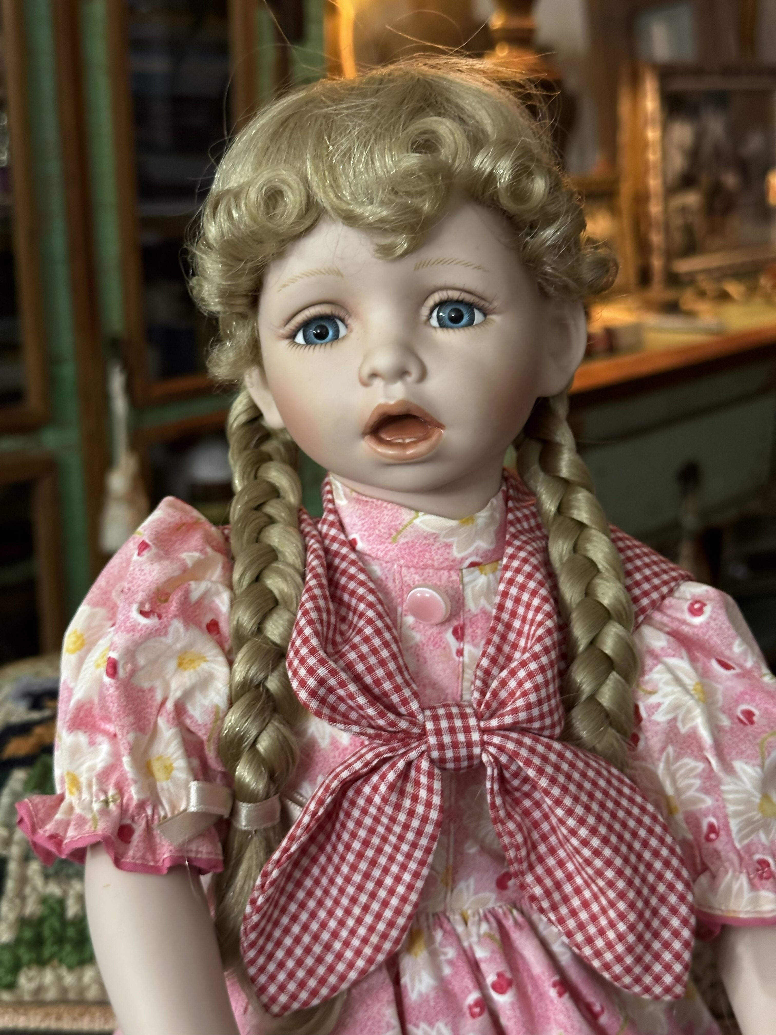 GLORIA LIVY - PORCELANA - GERMANY - Boneca alemã de coleção Cherry- Artisan