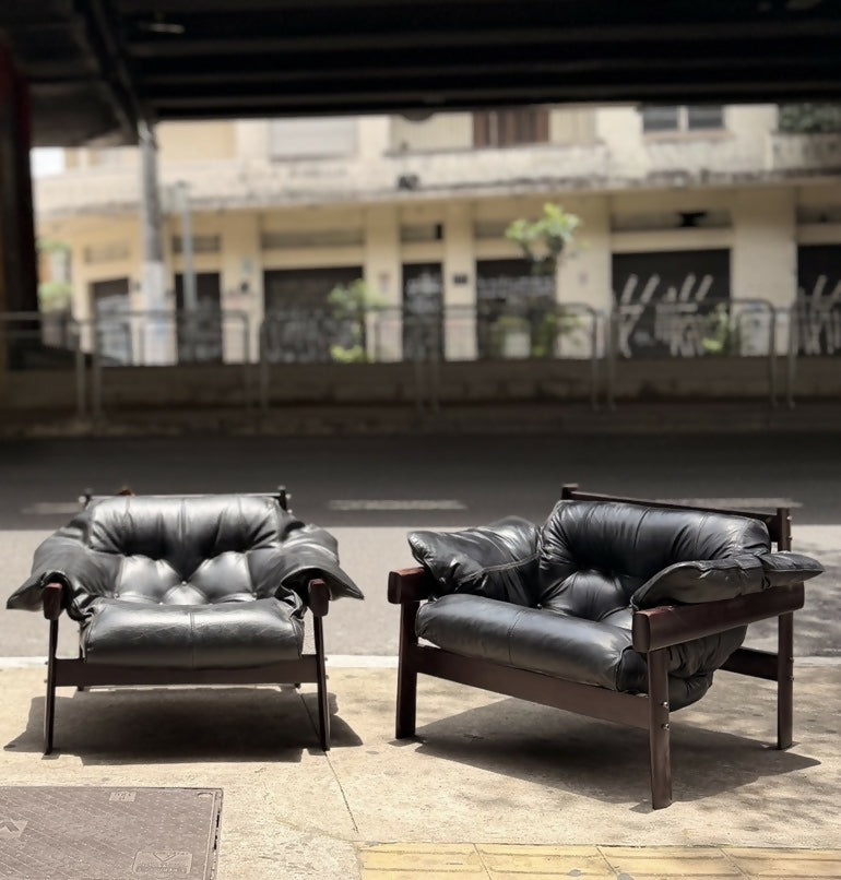 Par de Poltronas MP-41 em couro