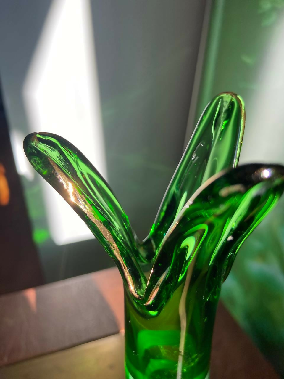 Vaso demi cristal verde com fios de ouro (DMCPS_203)
