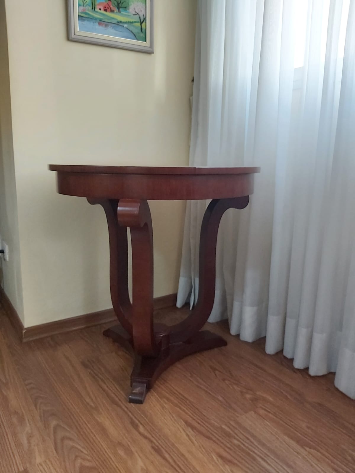 Mesa de apoio redonda em madeira