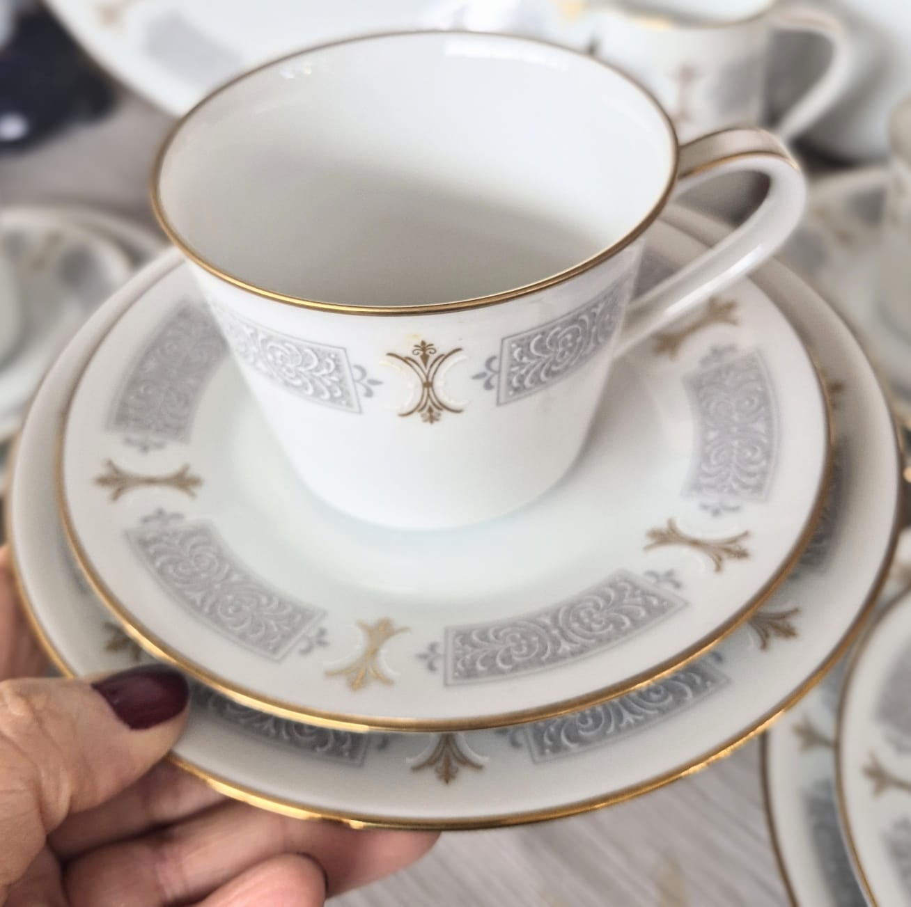 Conjunto de chá em porcelana japonesa Noritake,  linha Classique, 22 peças. Maravilhoso.