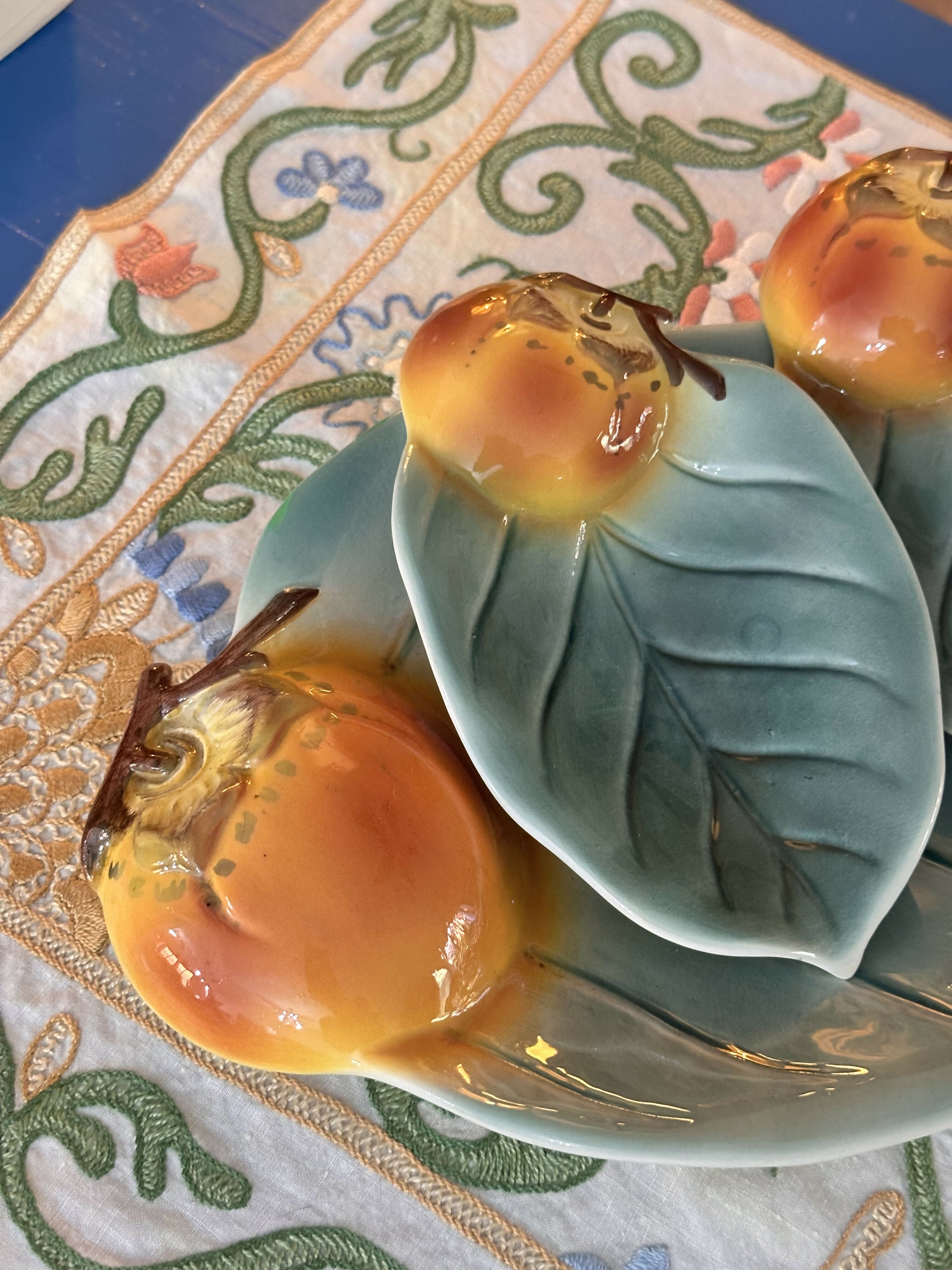 WEISS-Maravilhosas travessas / pratos em formato de folhas 🍃 com delicados pêssegos 🍑. valores diferentes consultar anúncio