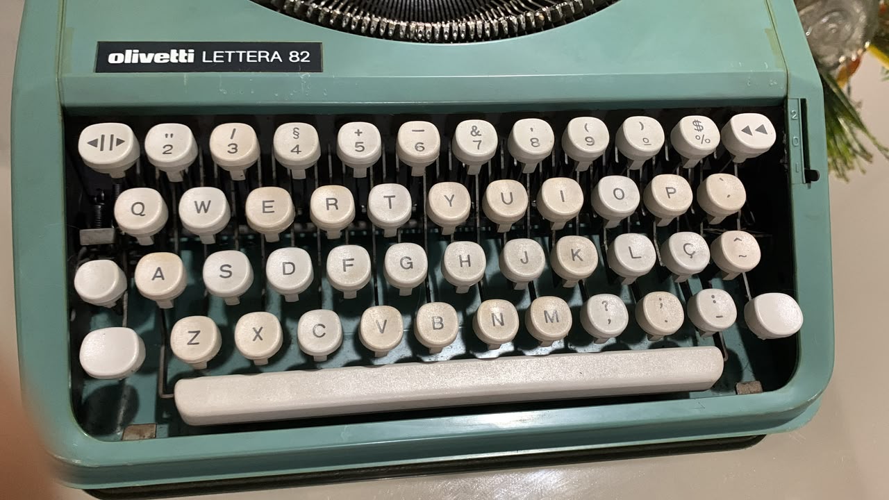 Máquina de escrever Olivetti Lettera 82 Verde