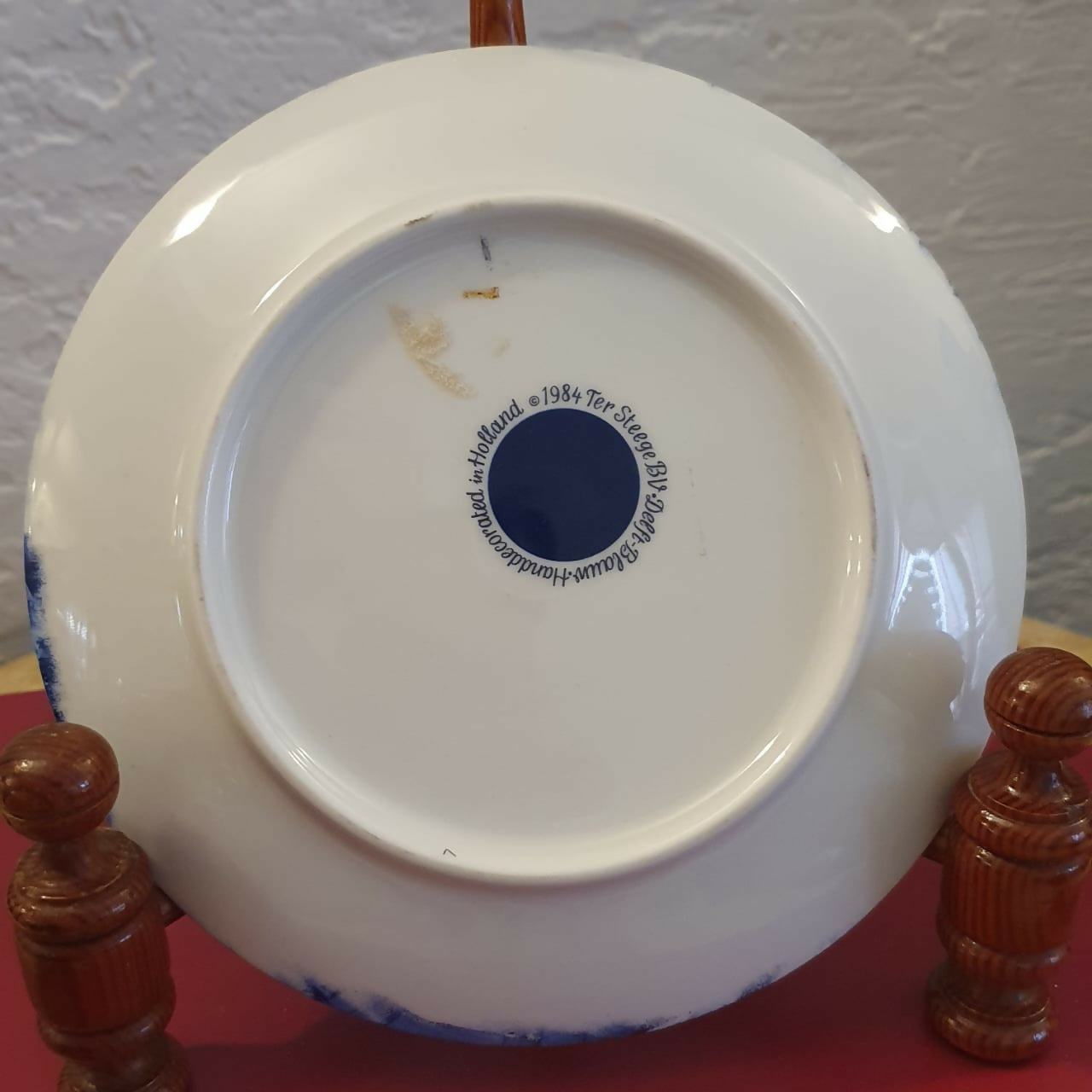 Lindo e antigo prato decorativo em porcelana holandesa Delft (coleção de 1984). Intacto!