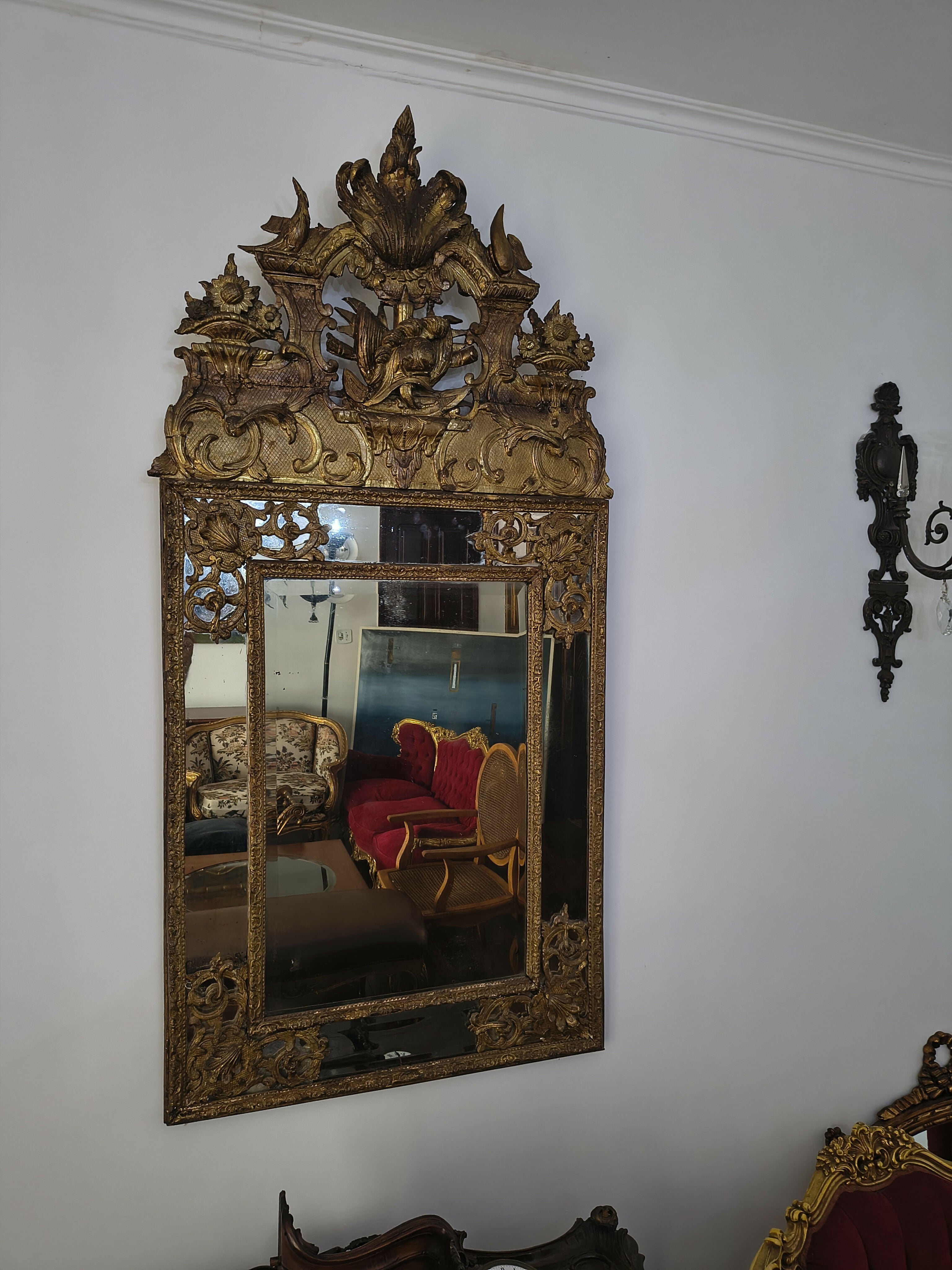 Espelho antigo em madeira com folheação a ouro