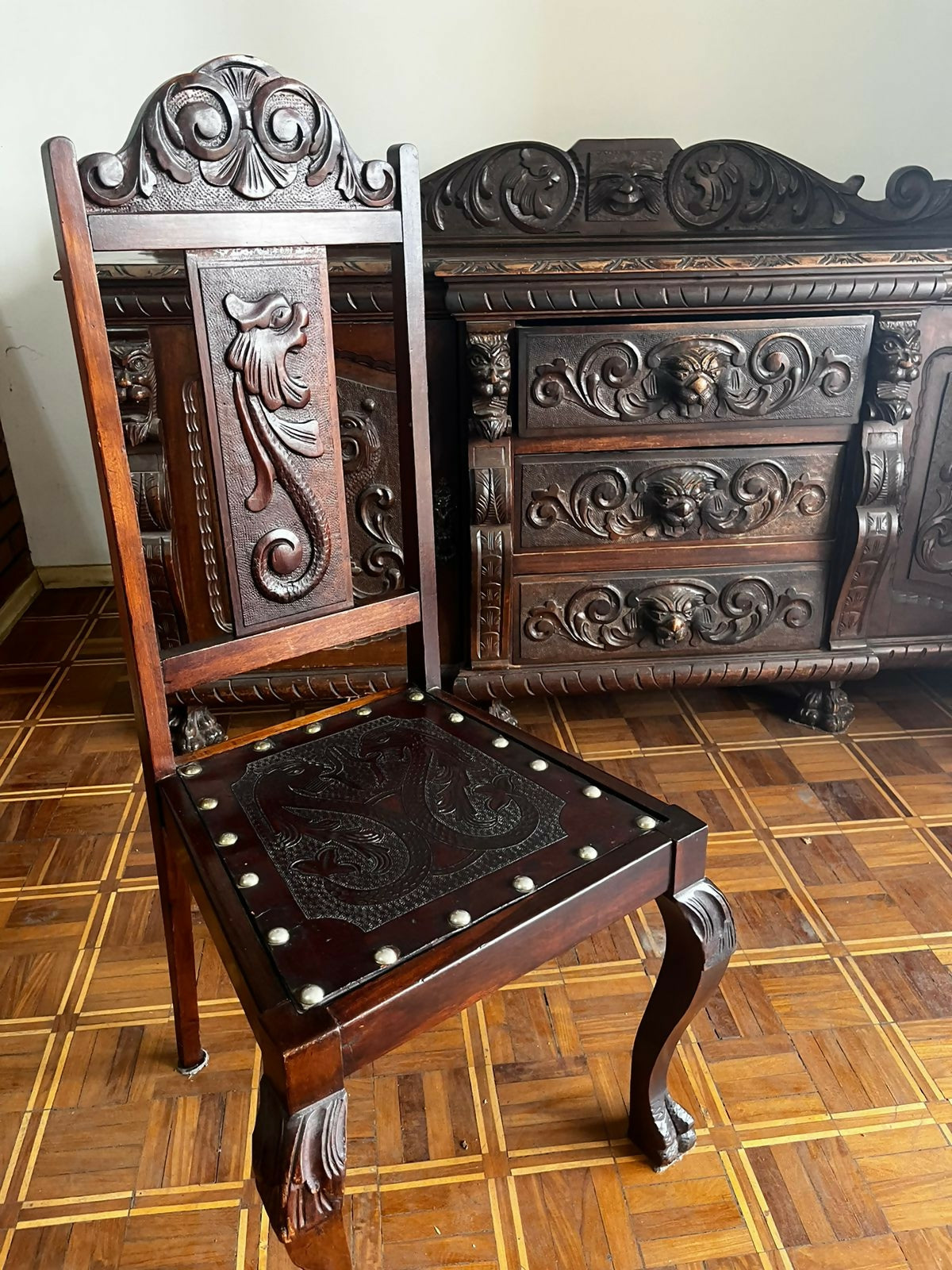 Conjunto de sala de jantar vintage em madeira nobre