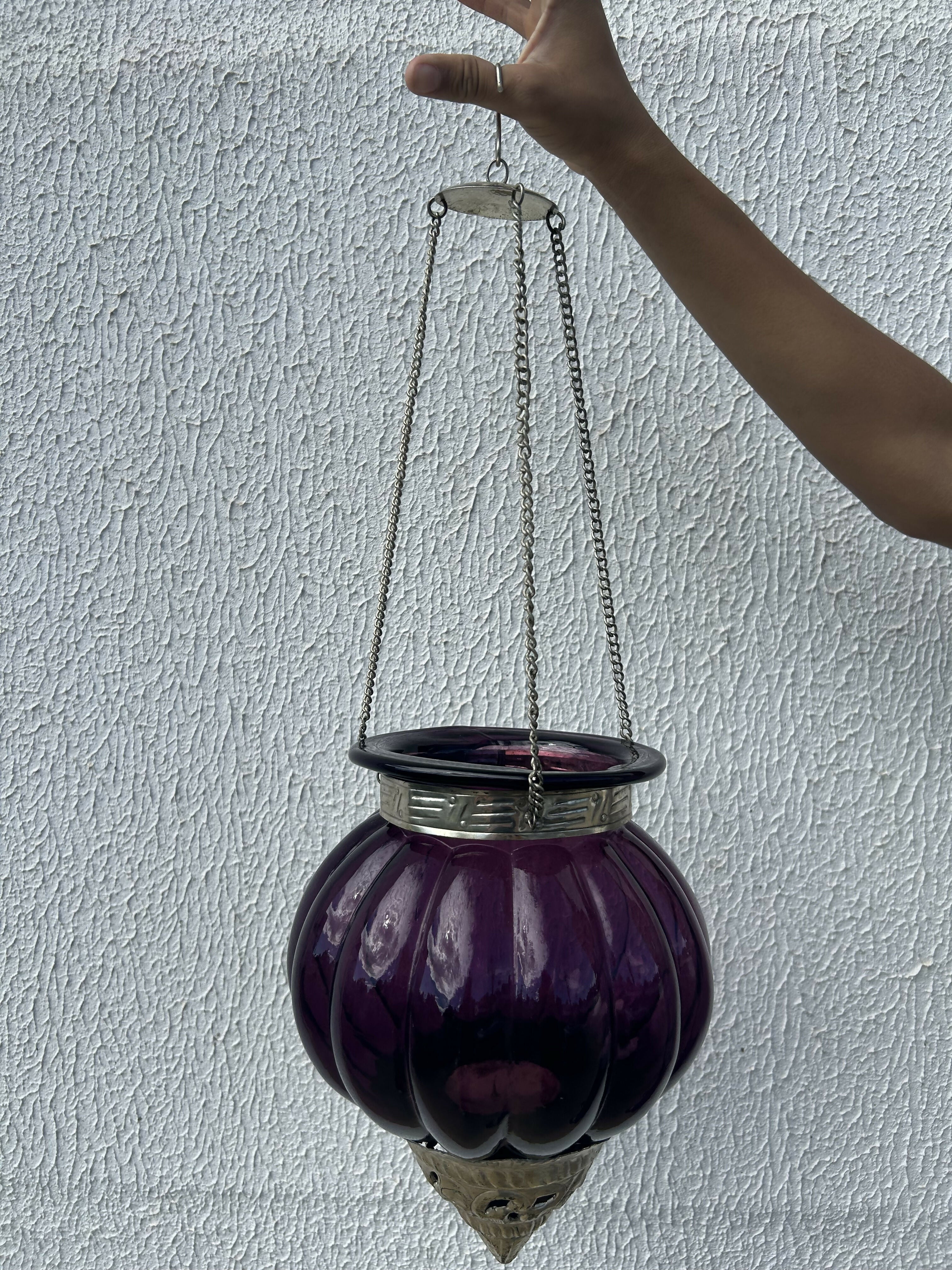 Castiçal em metal vidro na cor vinho