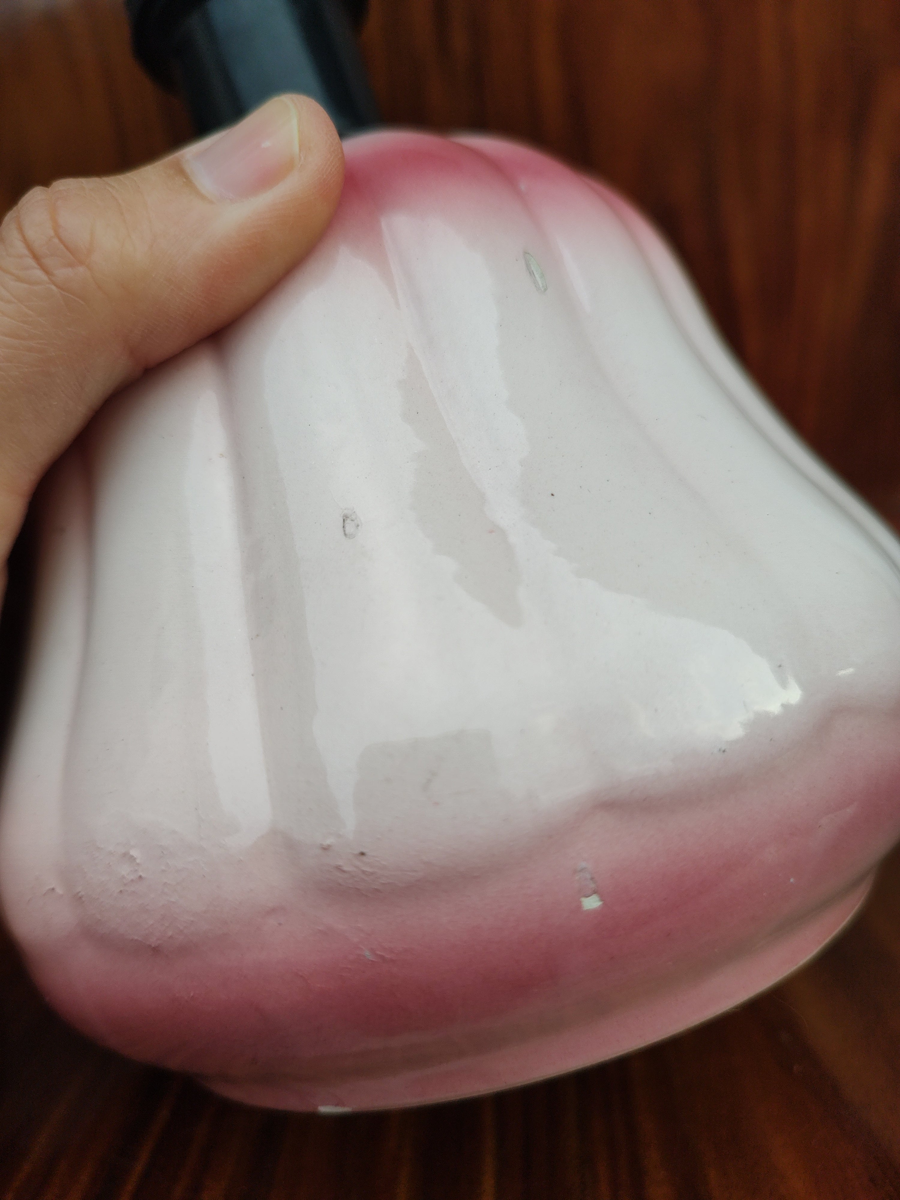 Pequeno Abajur / Luminária Bojuda em porcelana rosa e branca