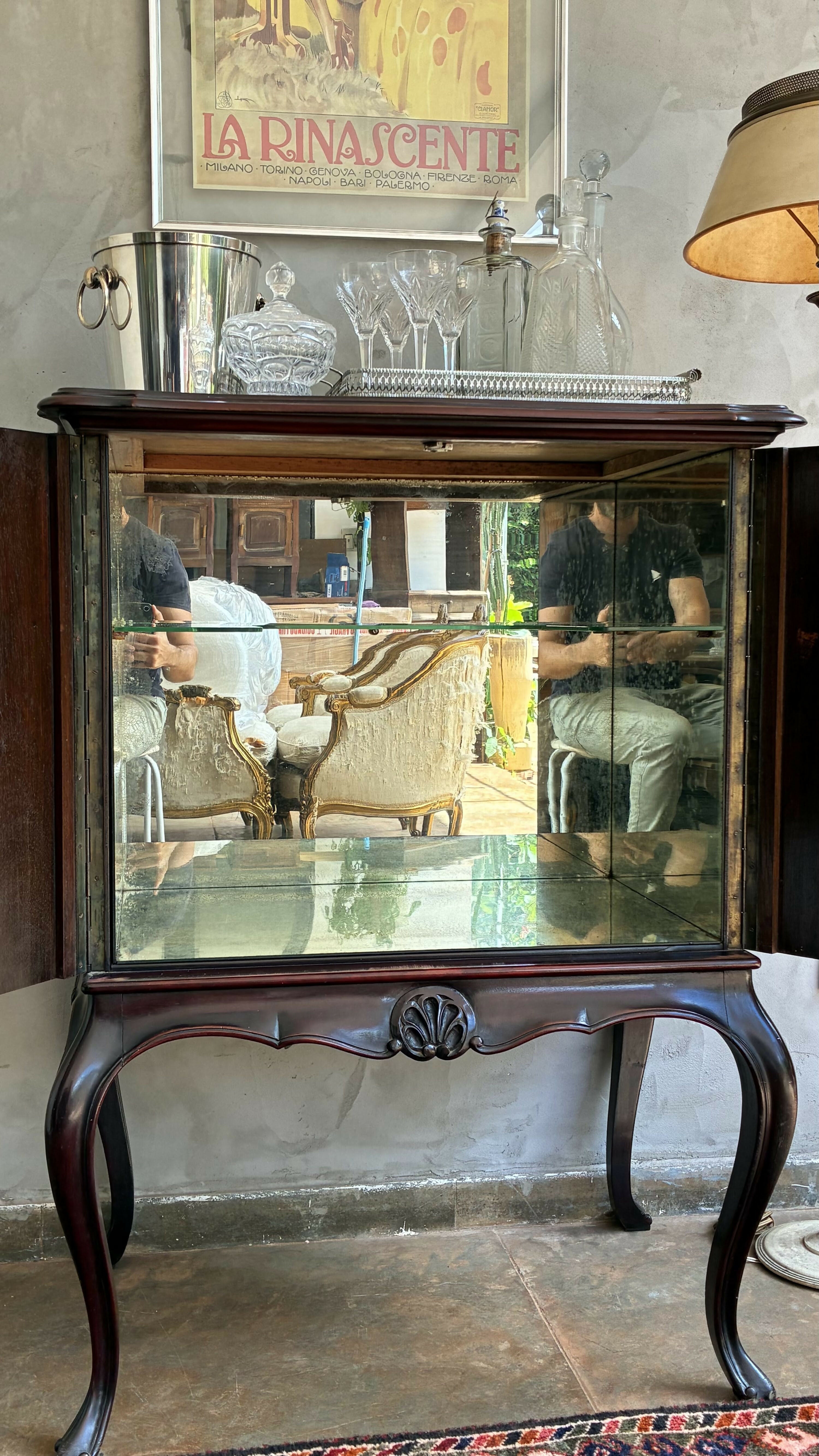 BARZINHO ANTIGO EM MADEIRA