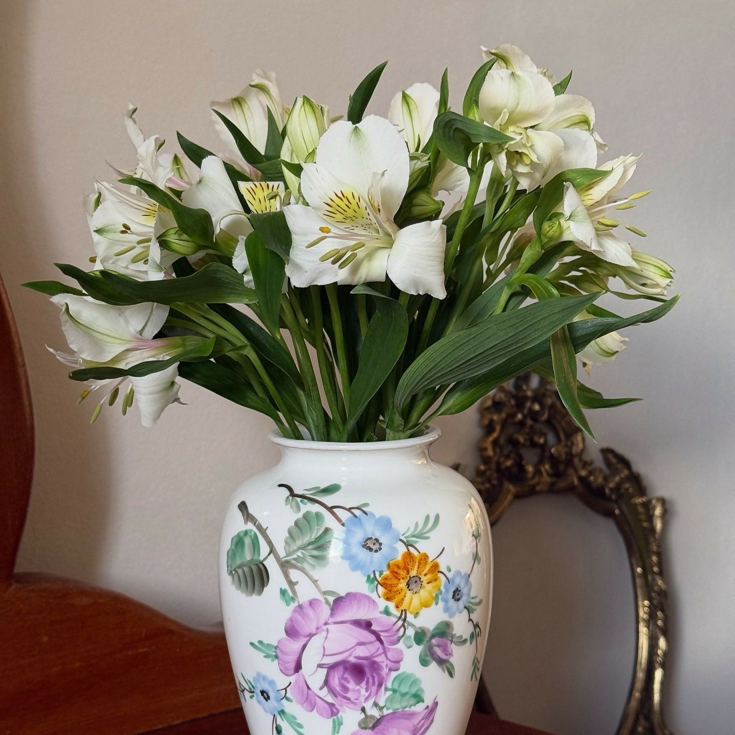 Vaso Bojudo em Porcelana CSA com Motivos Florais