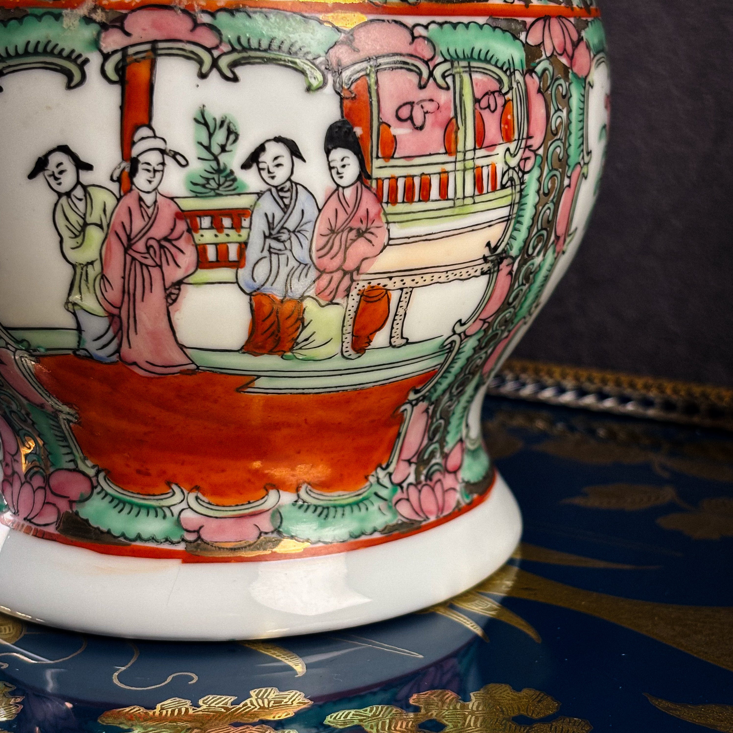 Potiche chinês Família Rosa com tampa em porcelana pintada à mão, anos 1970/1990