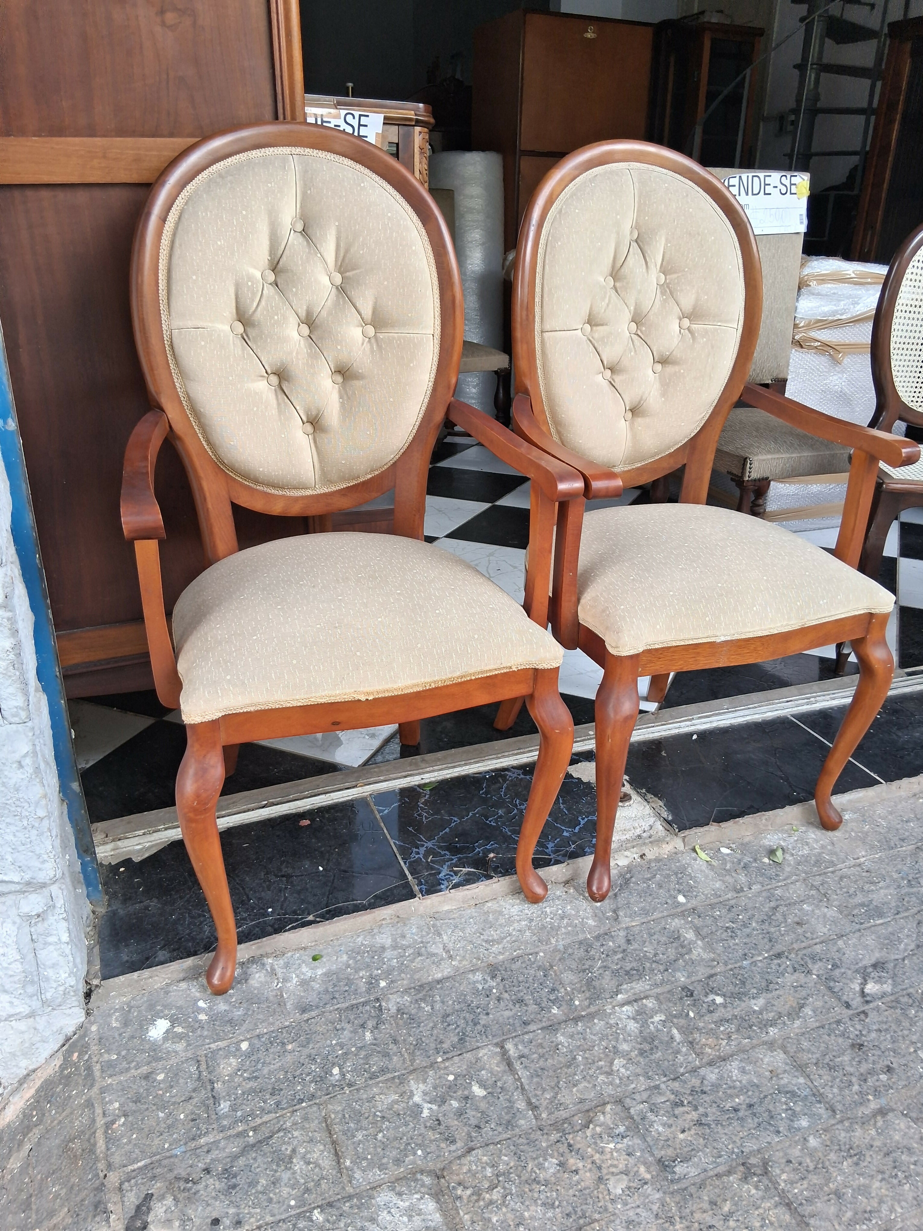 Par de Cadeira Medalhão