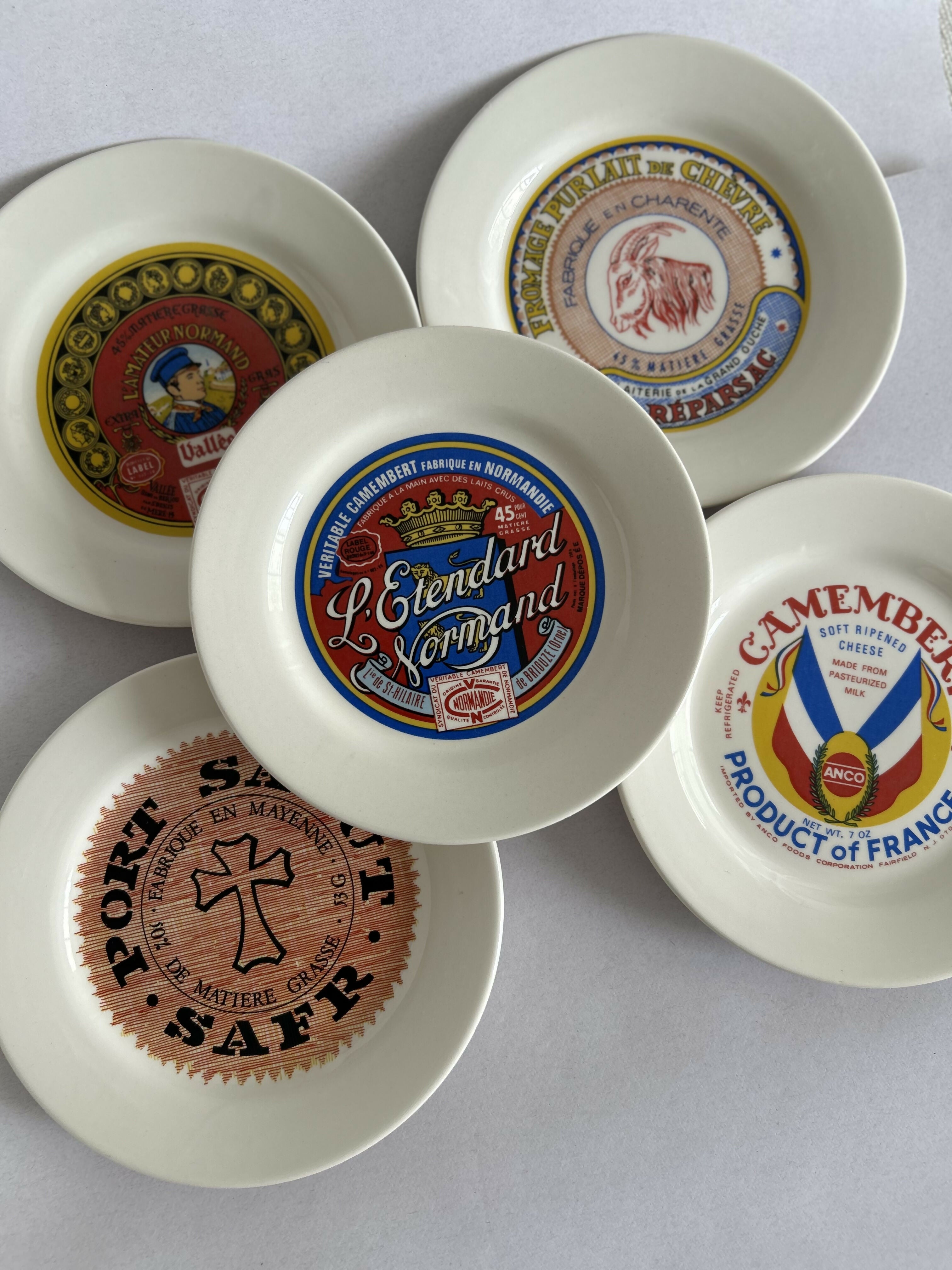 Conjunto de 5 Pratos para Queijo Vintage – Coleção Rótulos Franceses (Tropic Art)