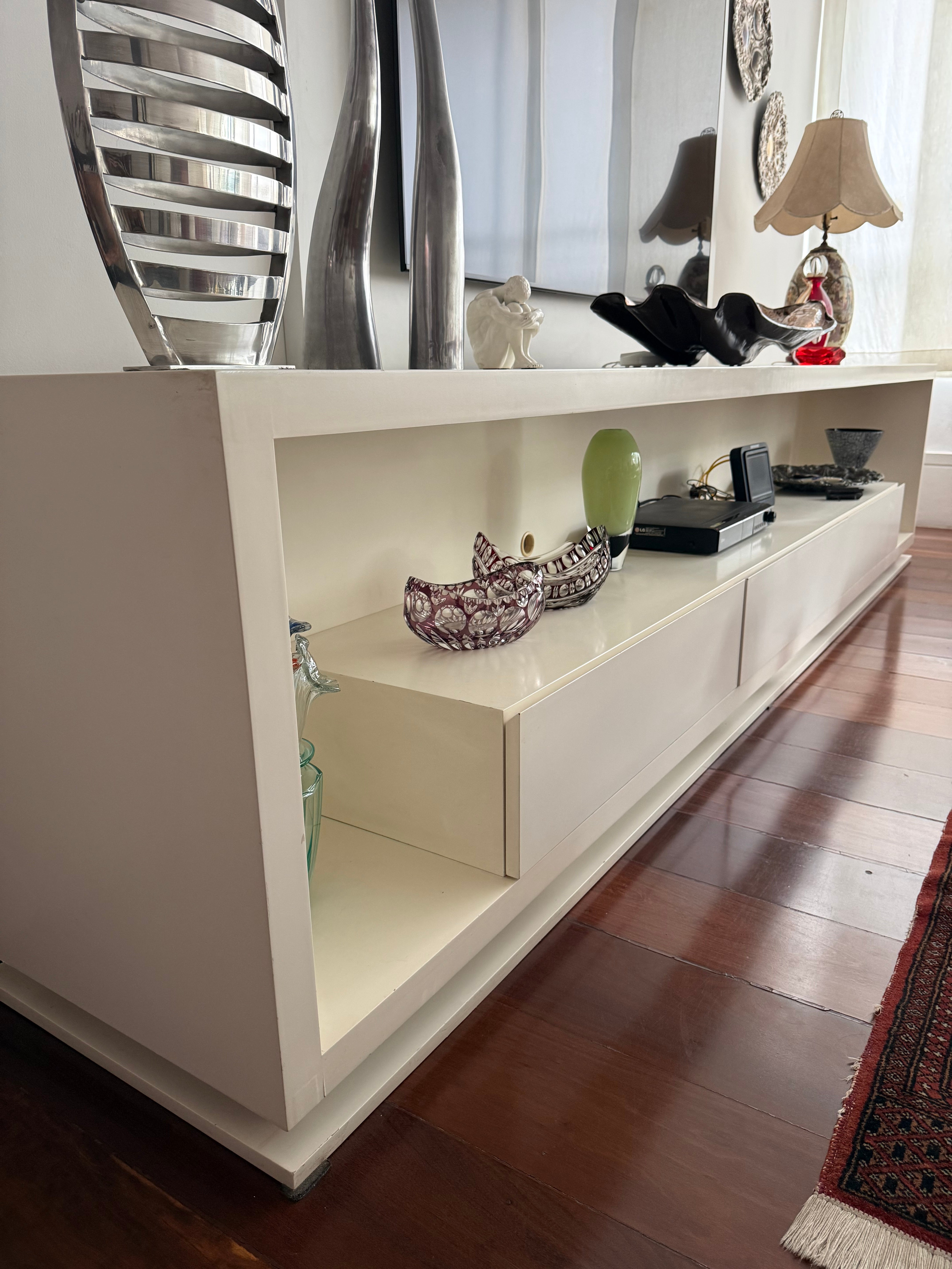 Rack / Aparador Branco de Grande Formato com 3 gavetas 