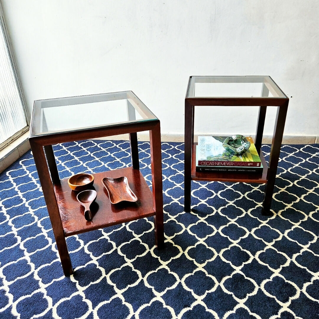 PAR DE MESAS QUADRADAS ANOS 60 EM MADEIRA MACIÇA