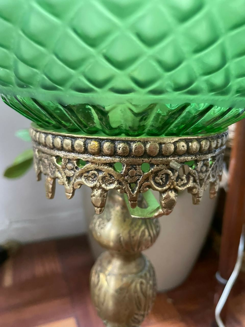 Grande abajur em bronze com cúpula em cristal verde (73cm)