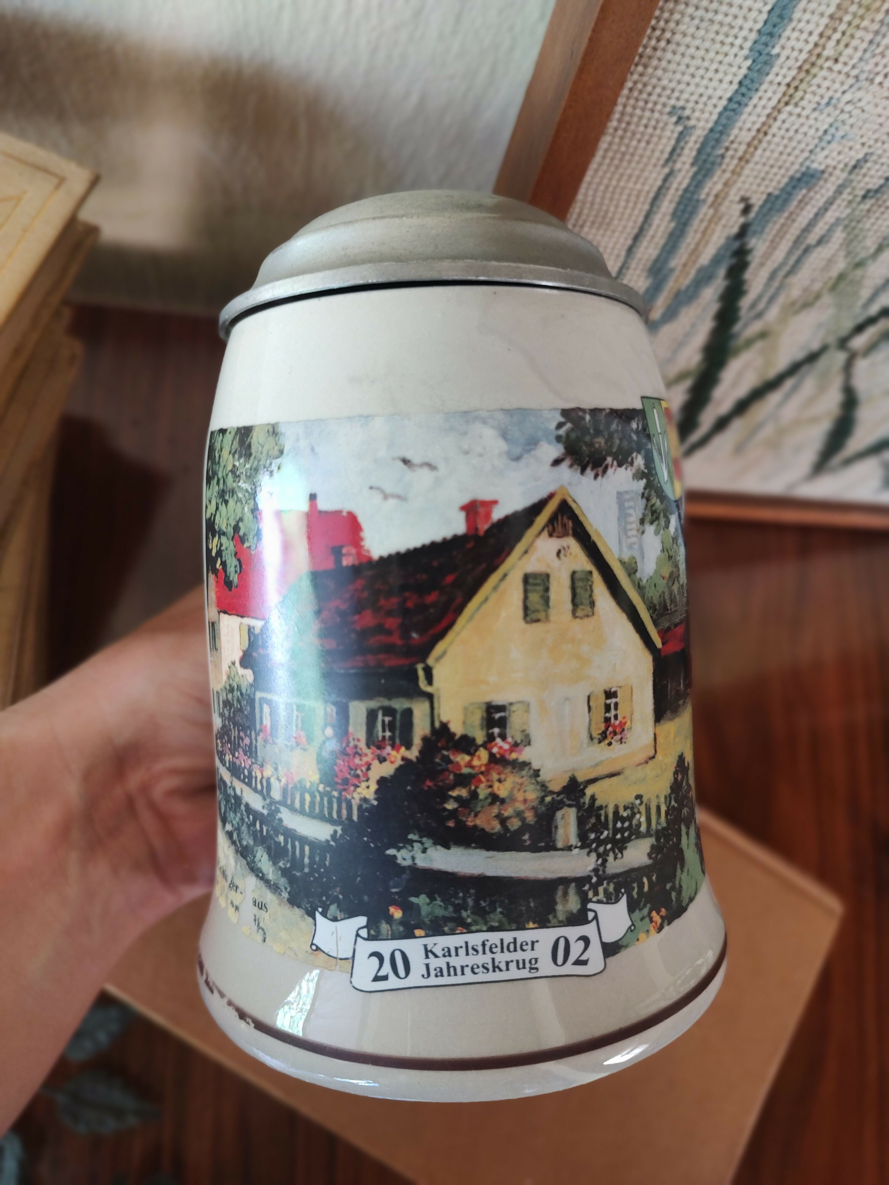 Antiga Caneca Alemã de Chopp em louça com tampa de metal