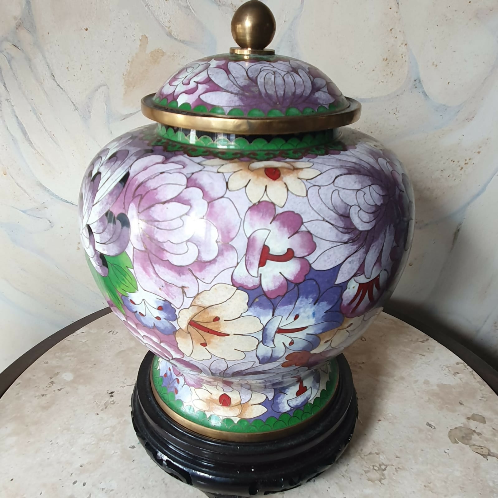 Potiche bojudo em Cloisonné Malva Floral com Peanha