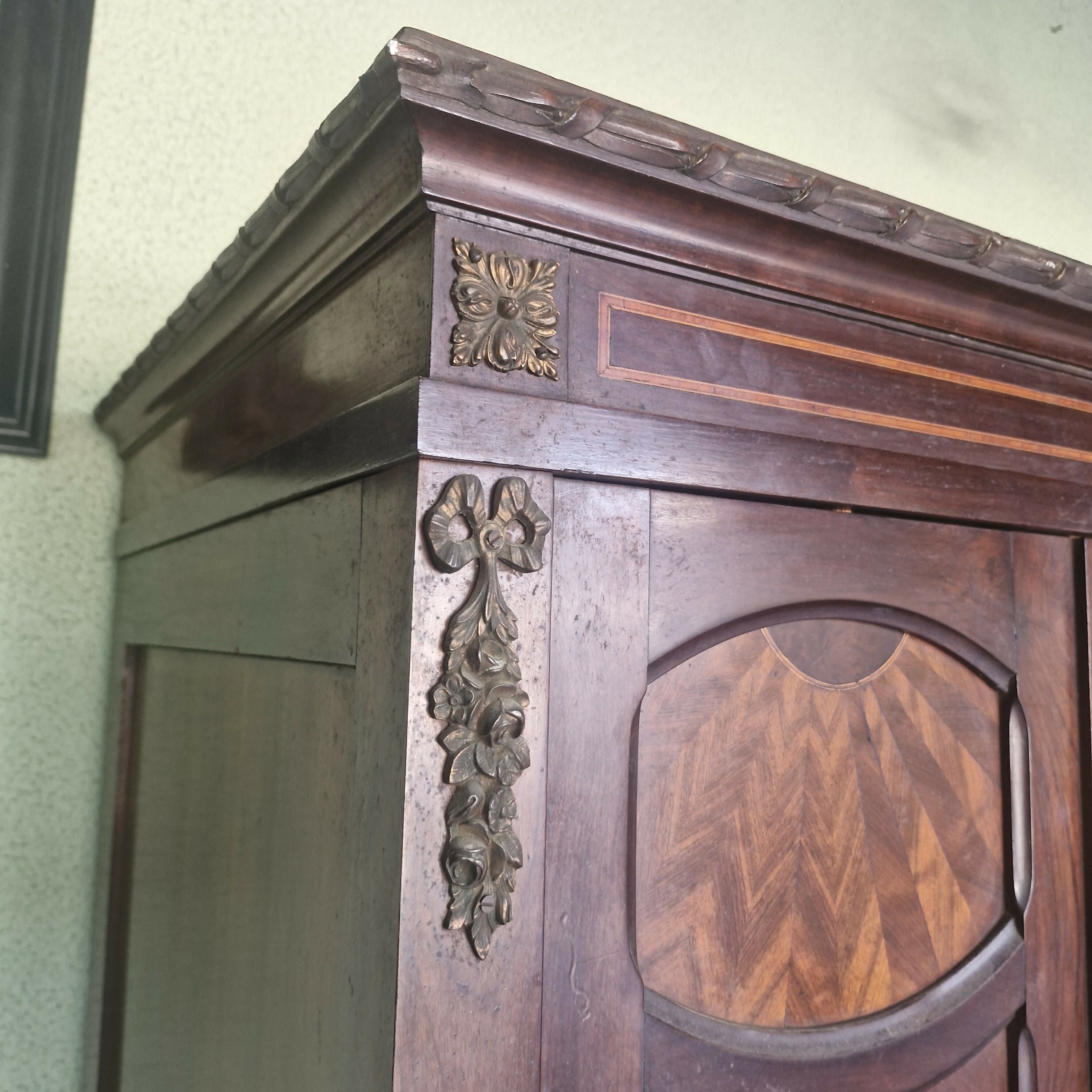 Guarda Roupa Art Nouveau.