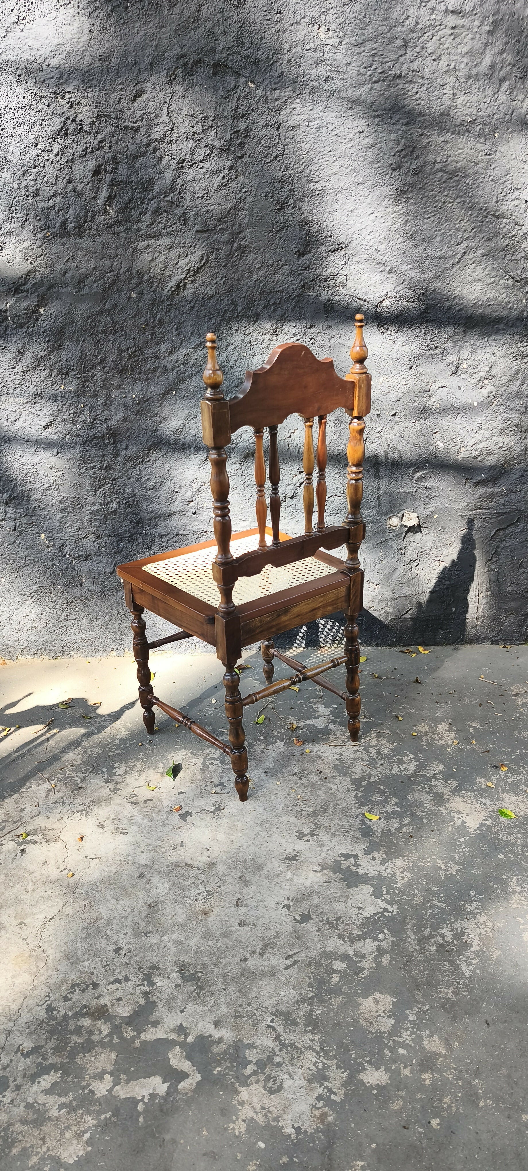 Jogo de cadeiras coloniais com palhinha