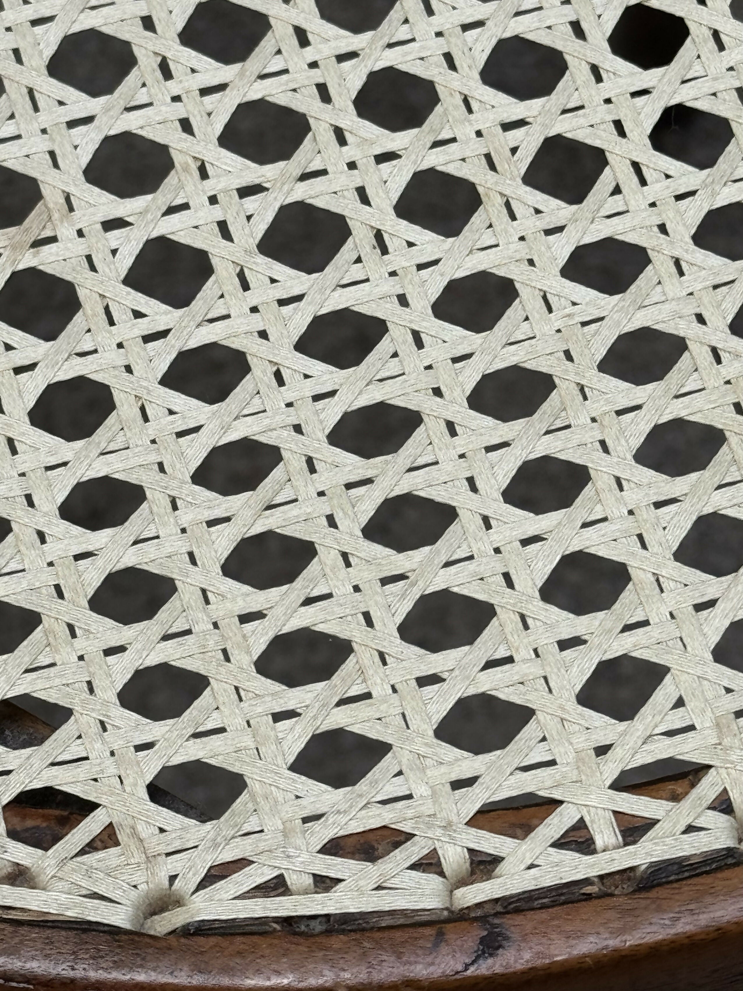 Cadeira Thonet Modelo Coração Assento em Palhinha de Algodão