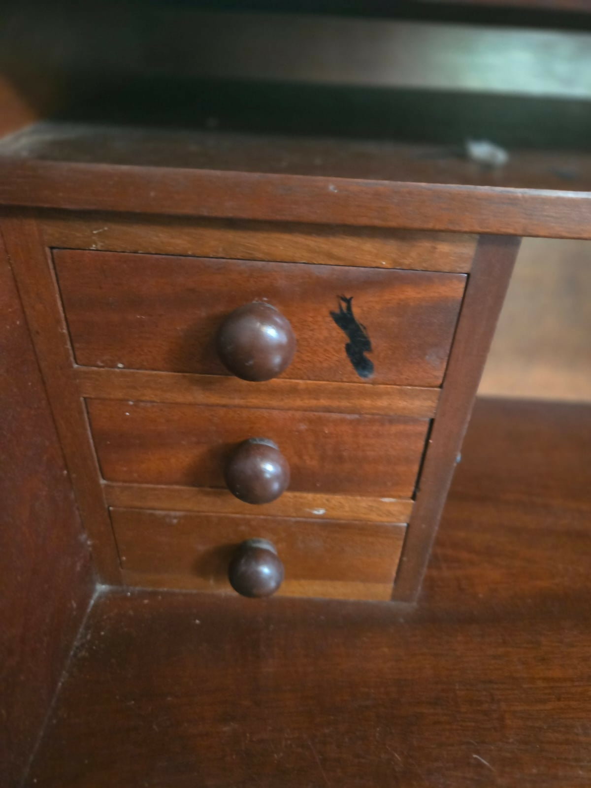 Escrivaninha tipo xerife em mogno – Madeira Bonita – anos 1980–1990