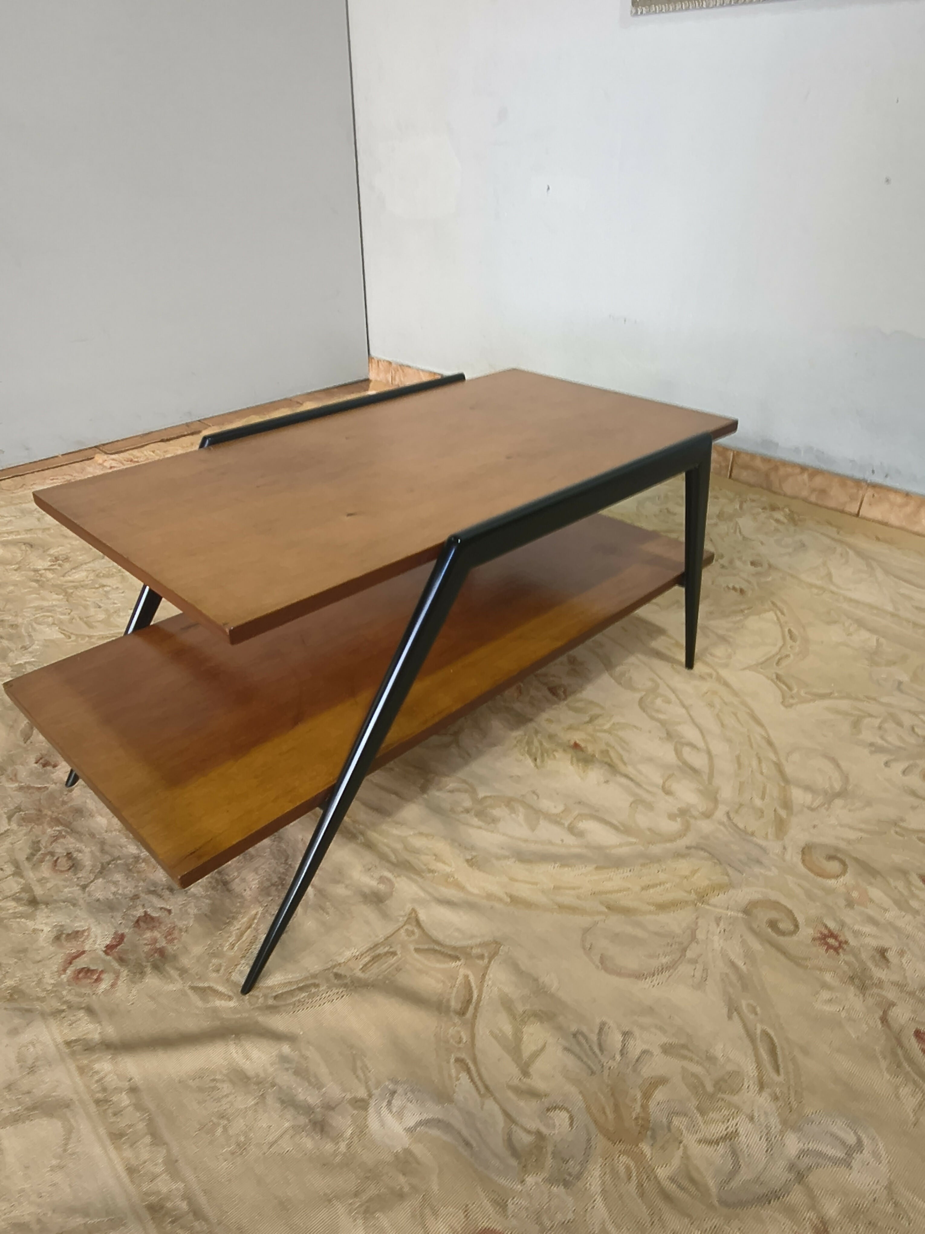 Mesinha design anos 60